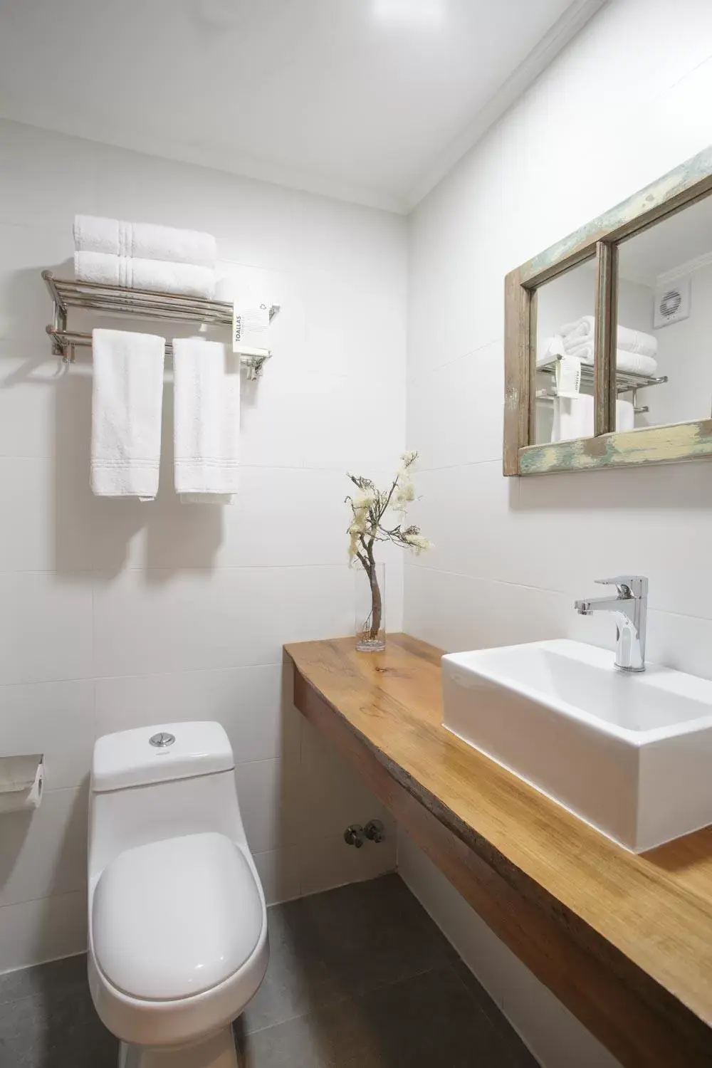 Bathroom in Best Western Patagonia