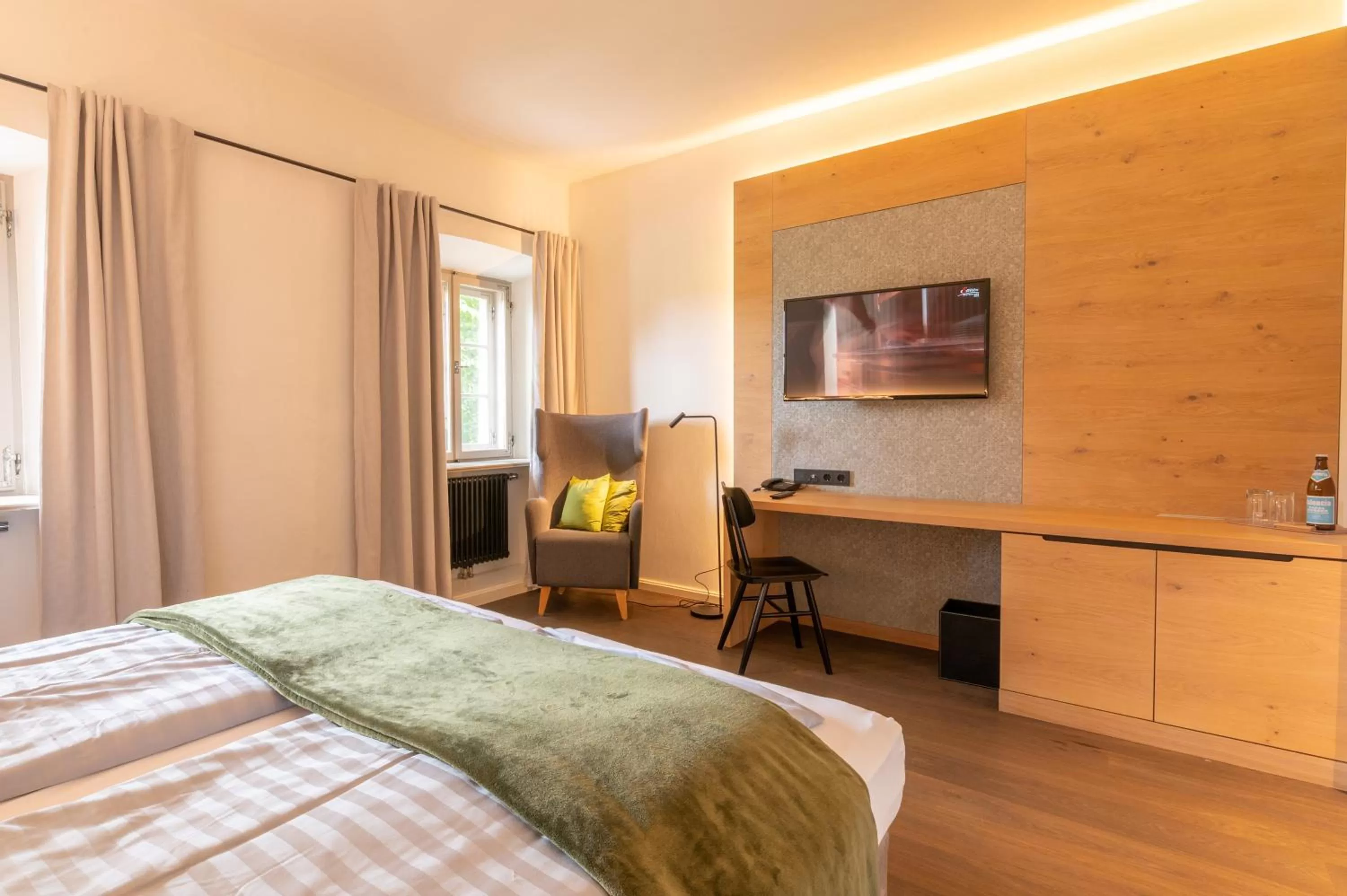 Photo of the whole room, Bed in LANDHOTEL ALTE ZOLLSTATION- Historical Building