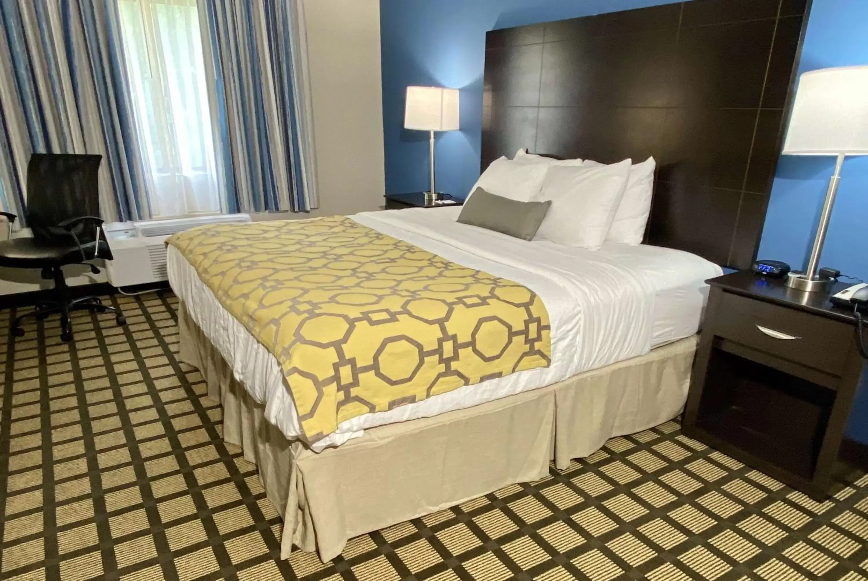 Photo of the whole room, Bed in Baymont by Wyndham Latham Albany Airport