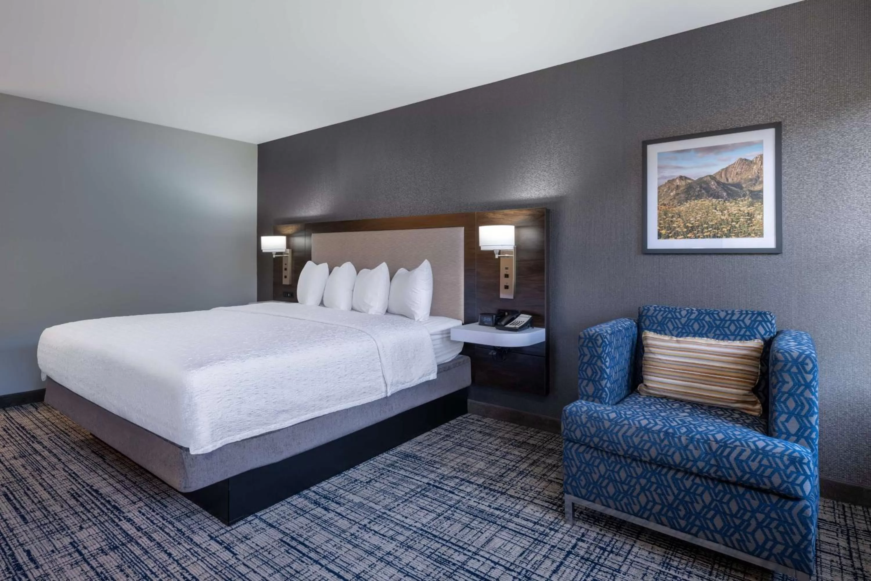 Bed in Hampton Inn & Suites Agoura Hills