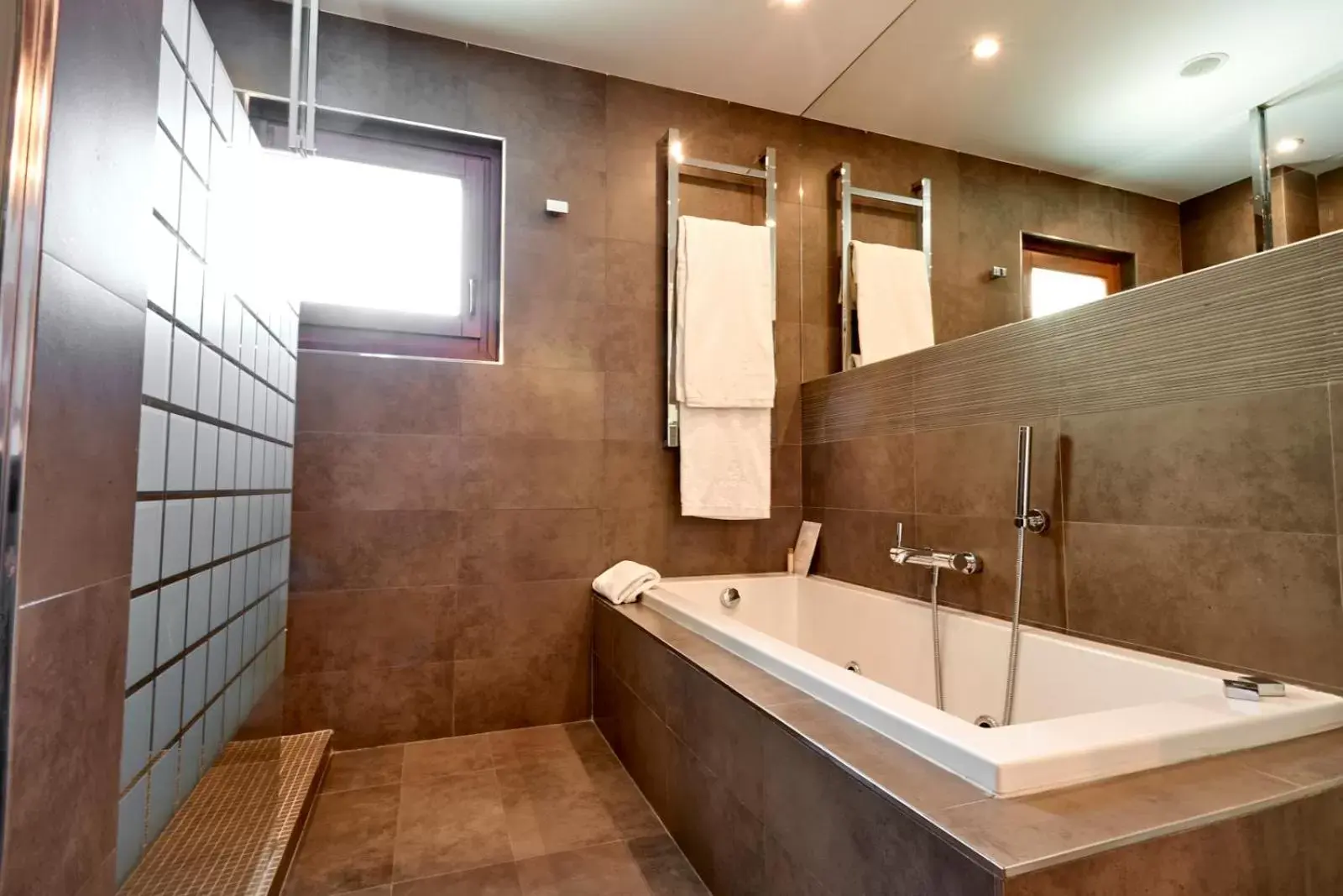 Shower, Bathroom in Grand Hotel Don Gregorio