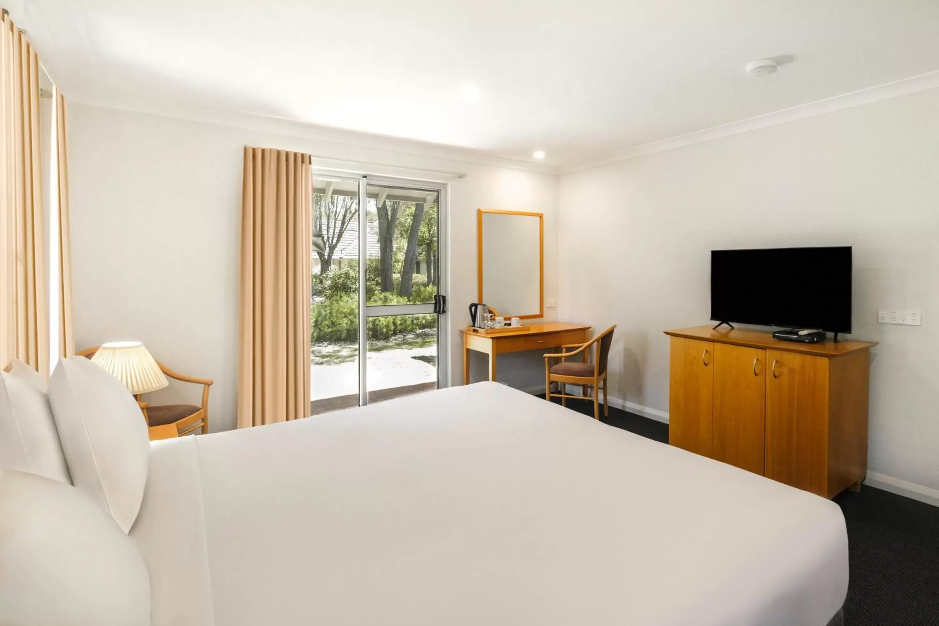 Bed, TV/Entertainment Center in Bayview Geographe Resort Busselton