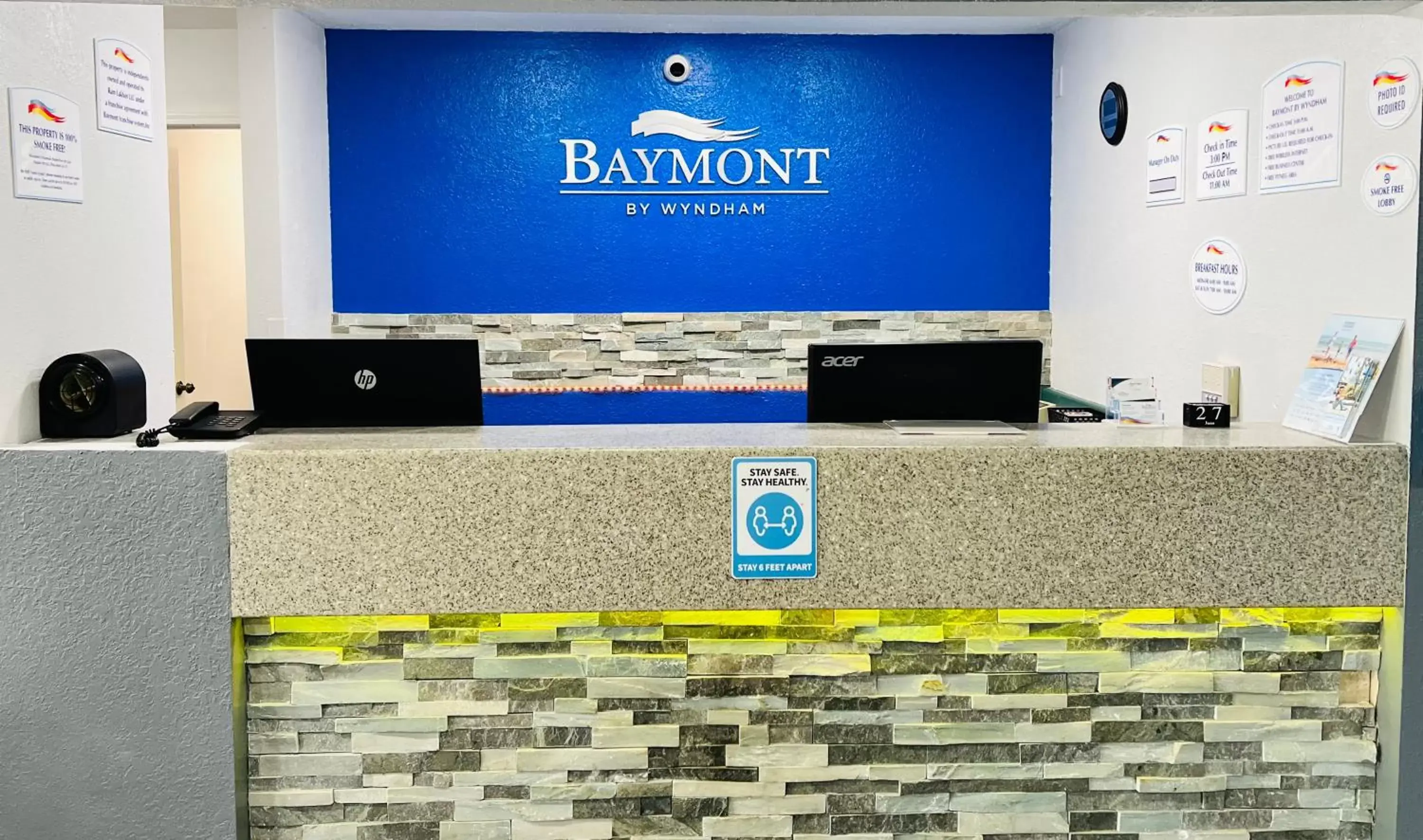 Lobby or reception in Baymont by Wyndham La Crosse/Onalaska