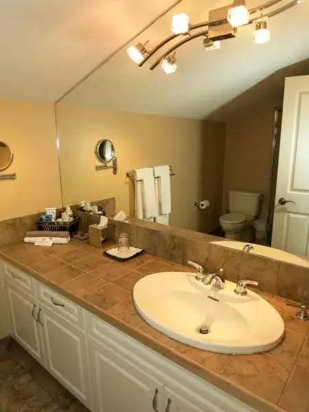 Bathroom in A View of the Lake B & B