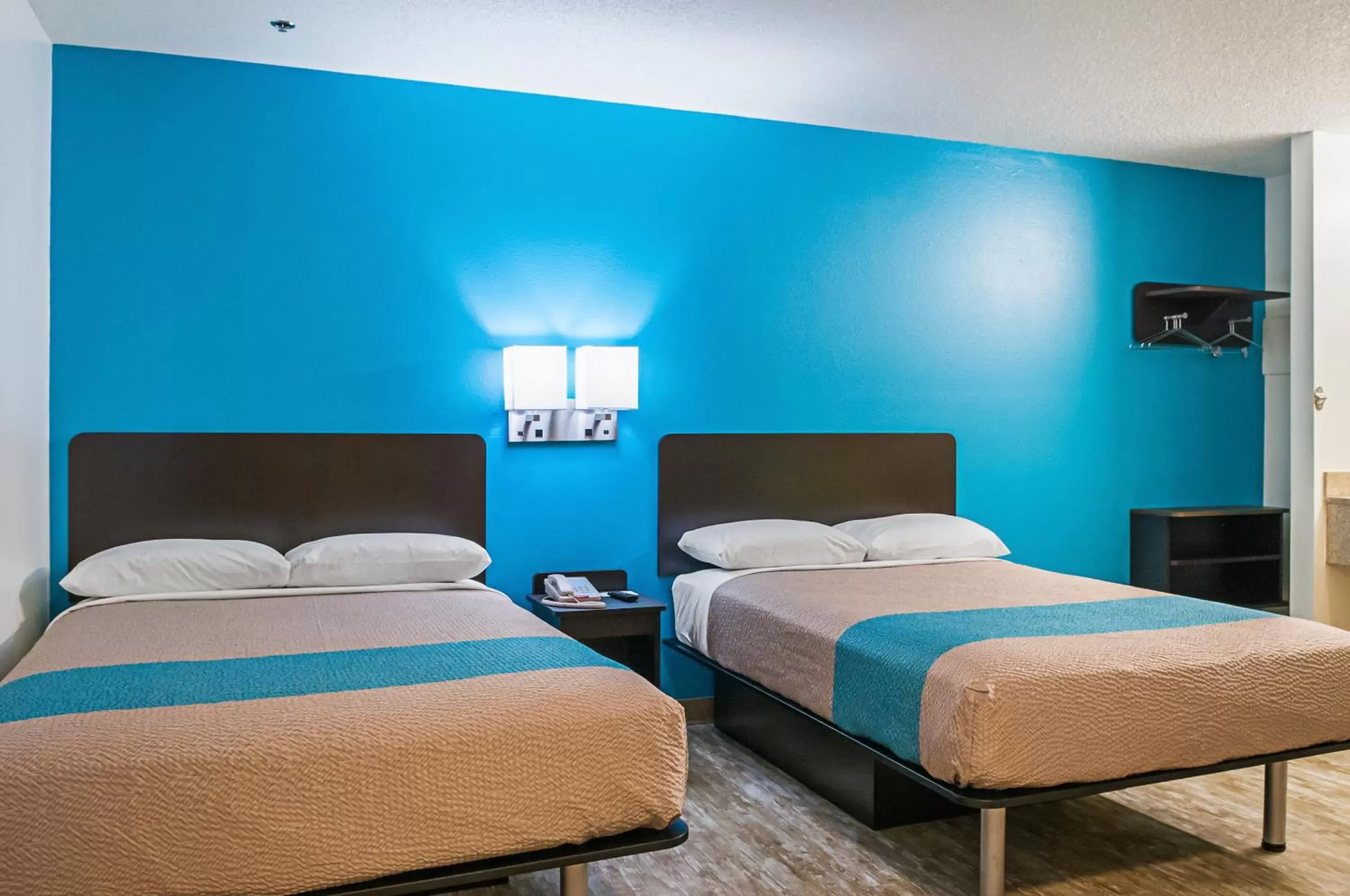 Quadruple Room - Smoking in Motel 6-Bay Saint Louis, MS Quadruple Room - Smoking in Motel 6-Bay Saint Louis, MS