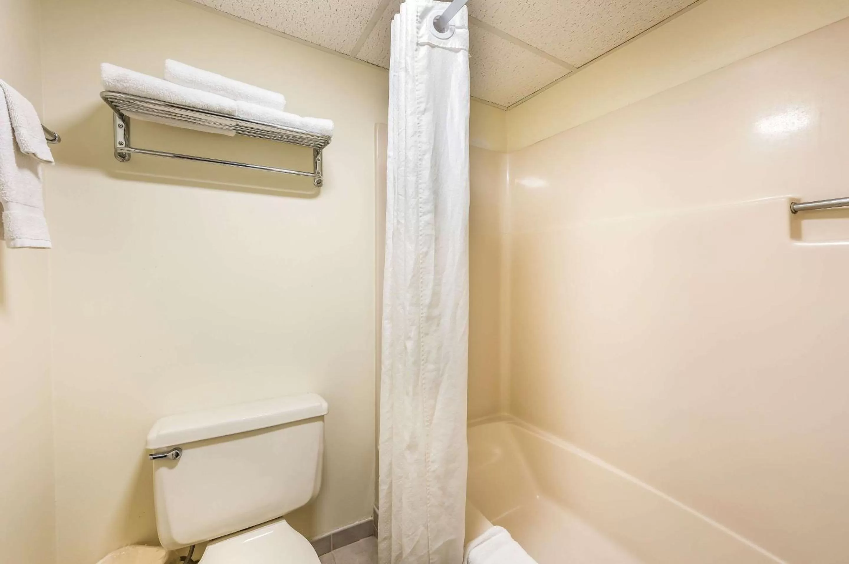 Bedroom in Econo Lodge Quakertown