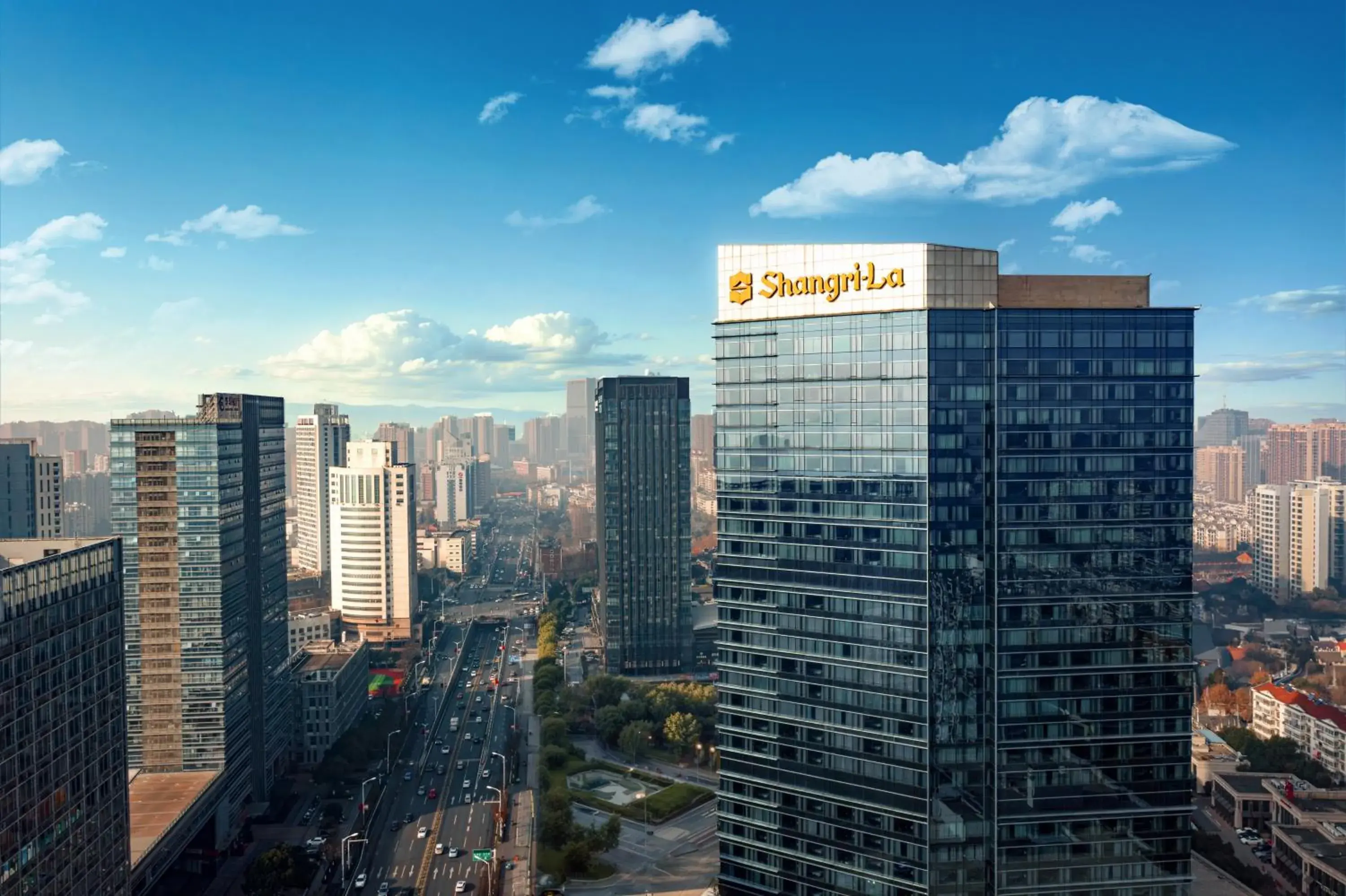Property building in Shangri-La Hefei Property building in Shangri-La Hefei