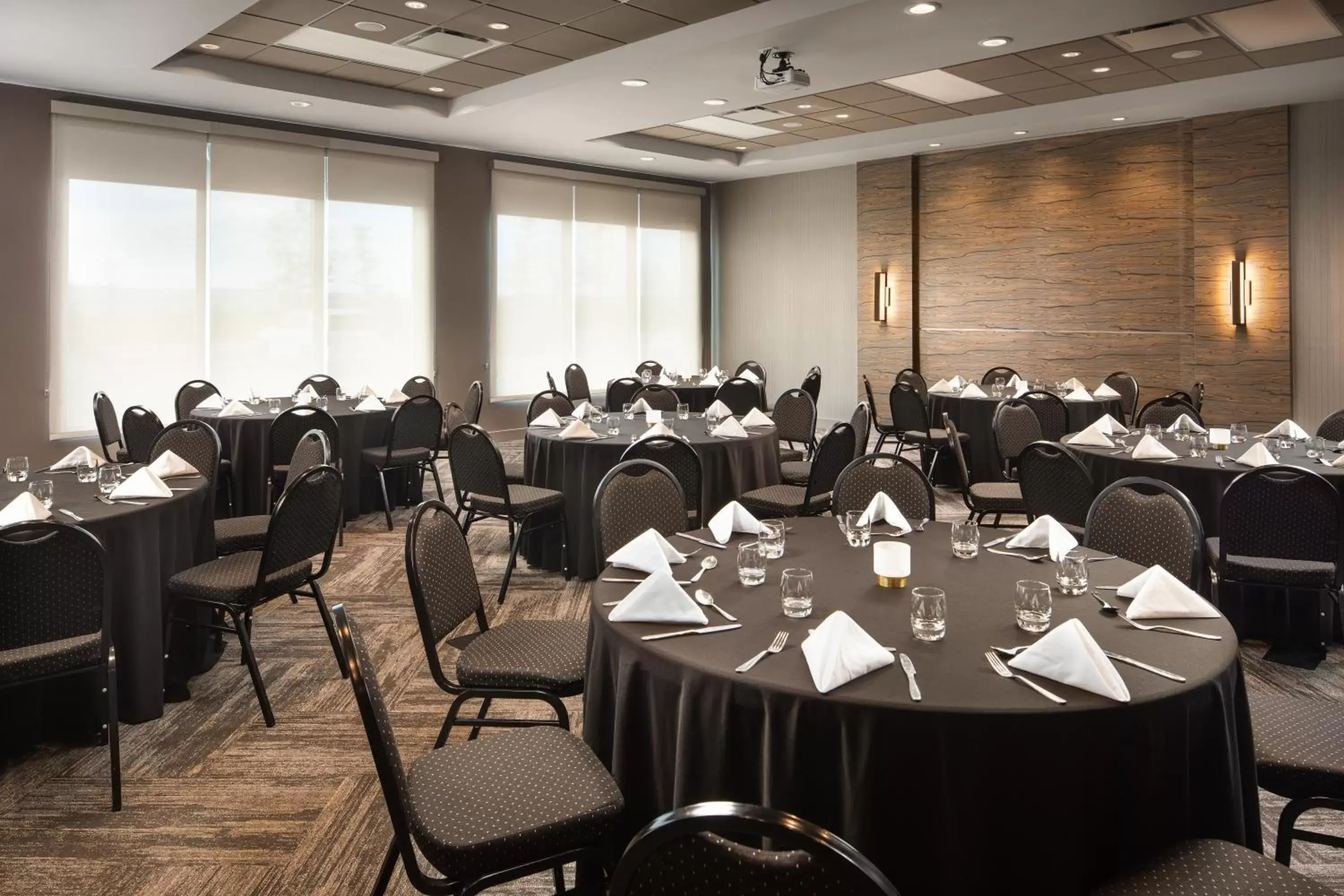 Banquet/Function facilities, Restaurant/Places to Eat in Hyatt Place Calgary Airport