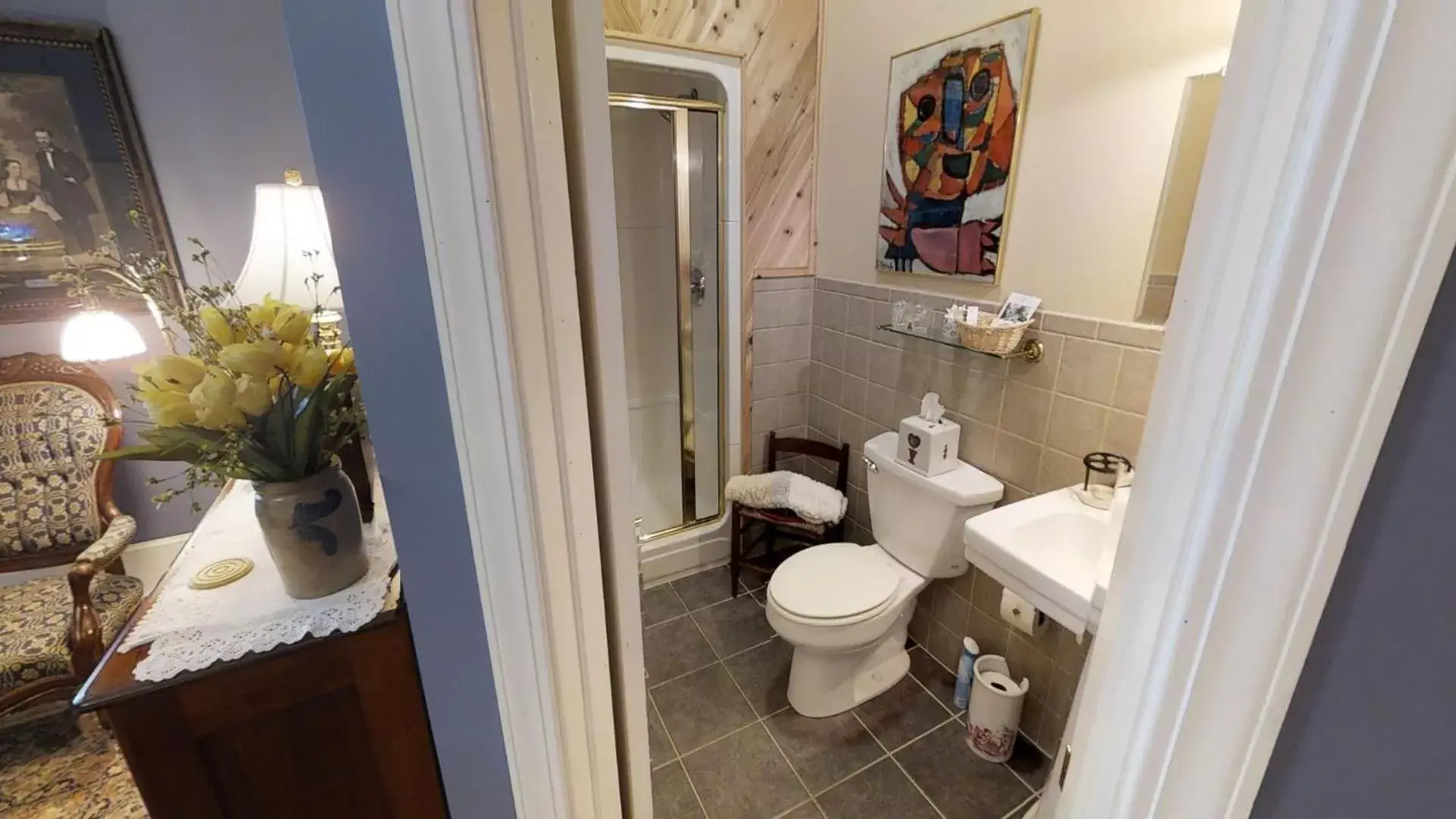 Deluxe Queen Room in Hanna House Bed & Breakfast Deluxe Queen Room in Hanna House Bed & Breakfast