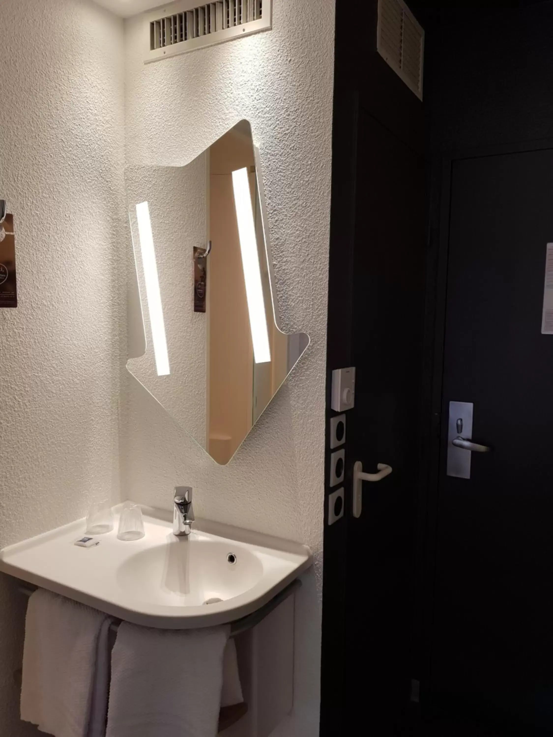 Bathroom in ibis budget Paris Porte d'Italie Ouest