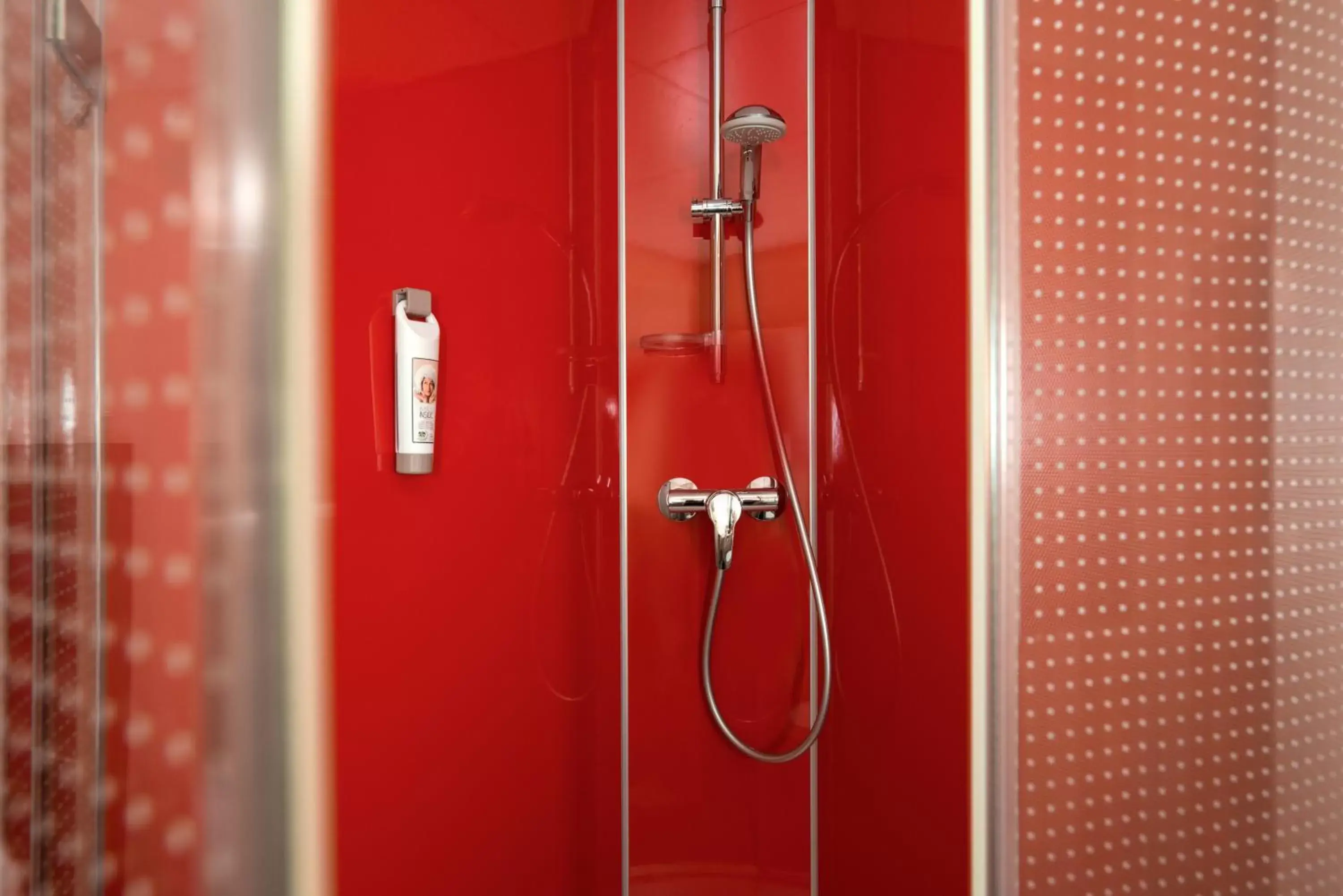 Shower, Bathroom in ibis Leiden Centre