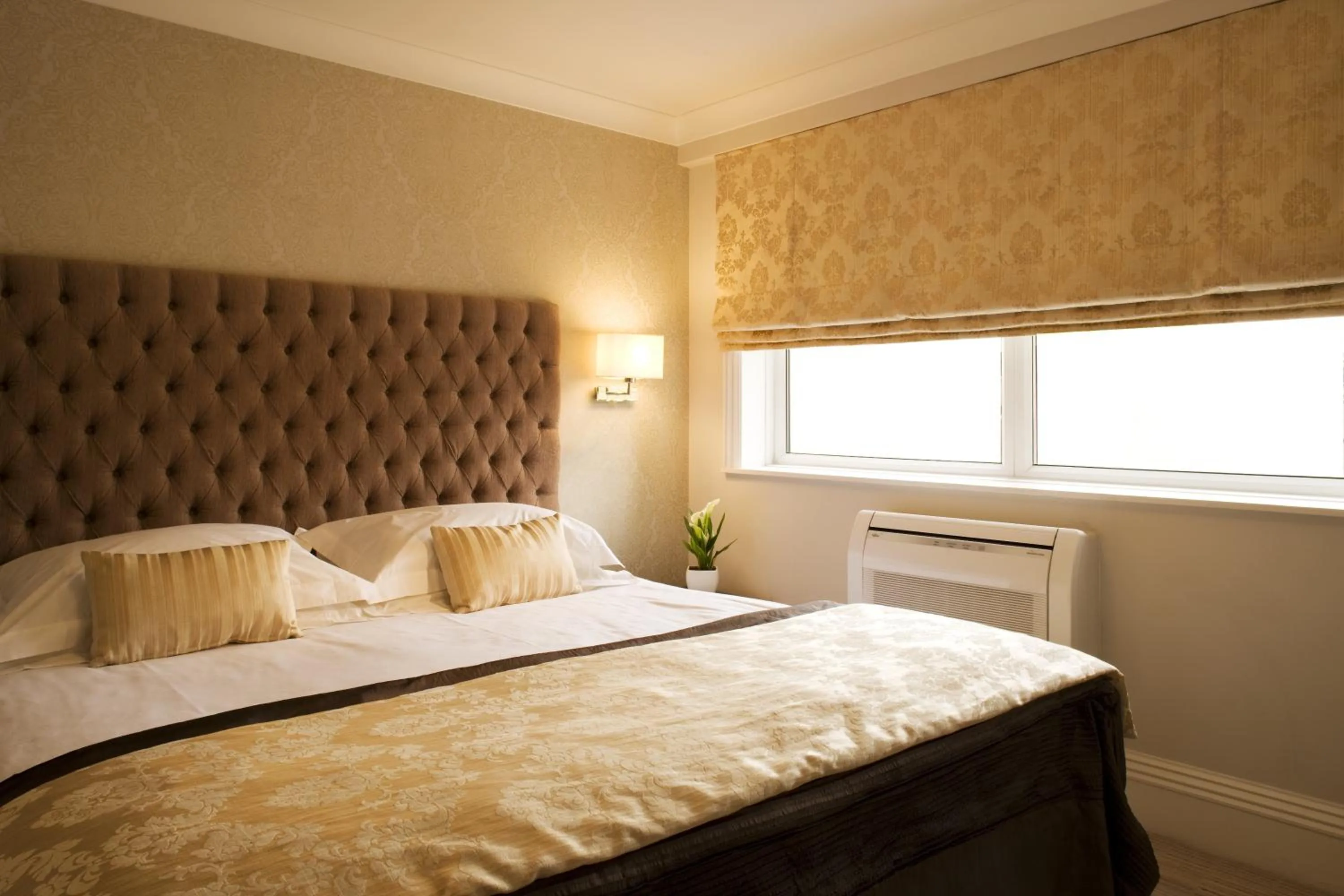 Bedroom, Bed in Beaufort House - Knightsbridge