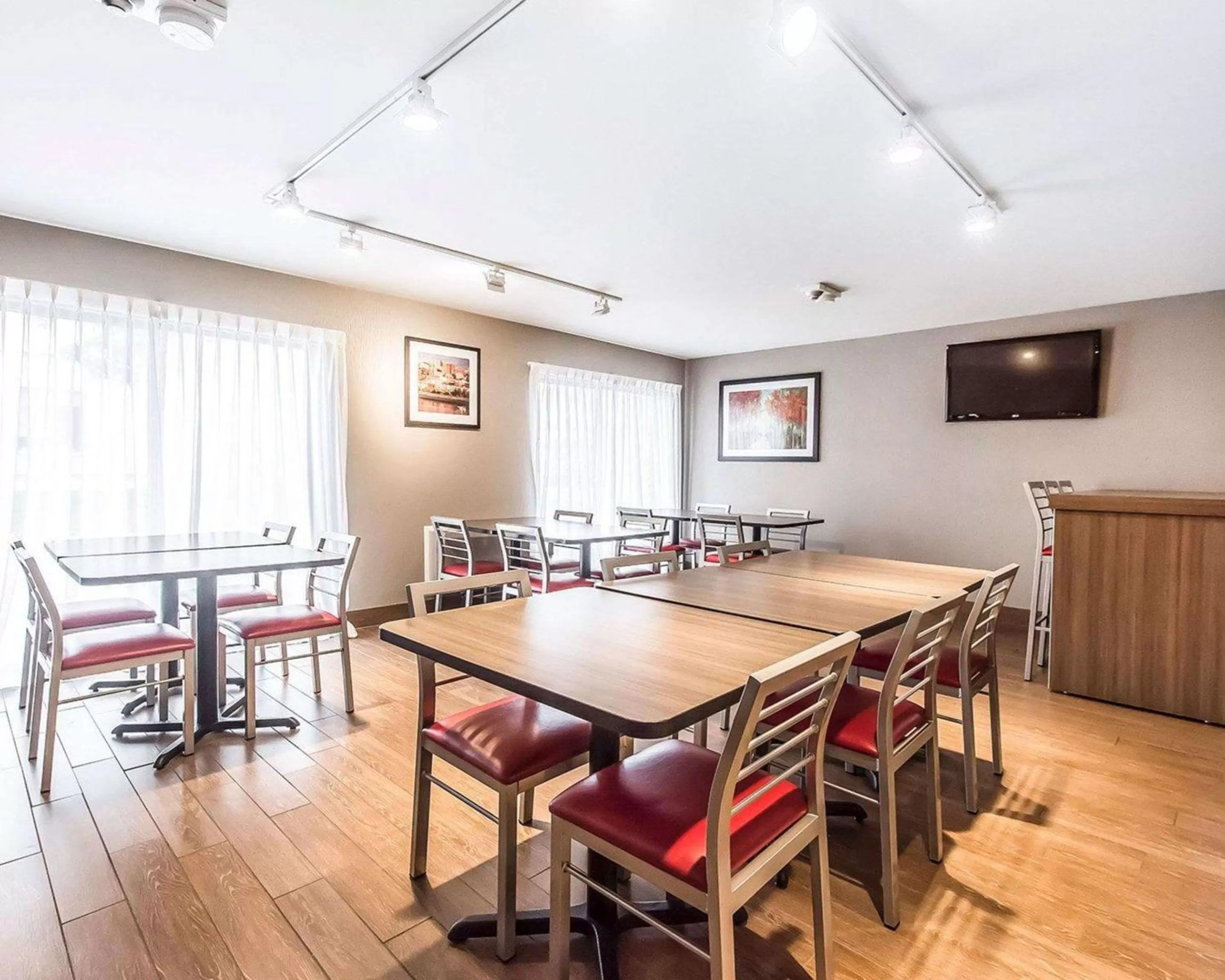 Restaurant/places to eat in Comfort Inn