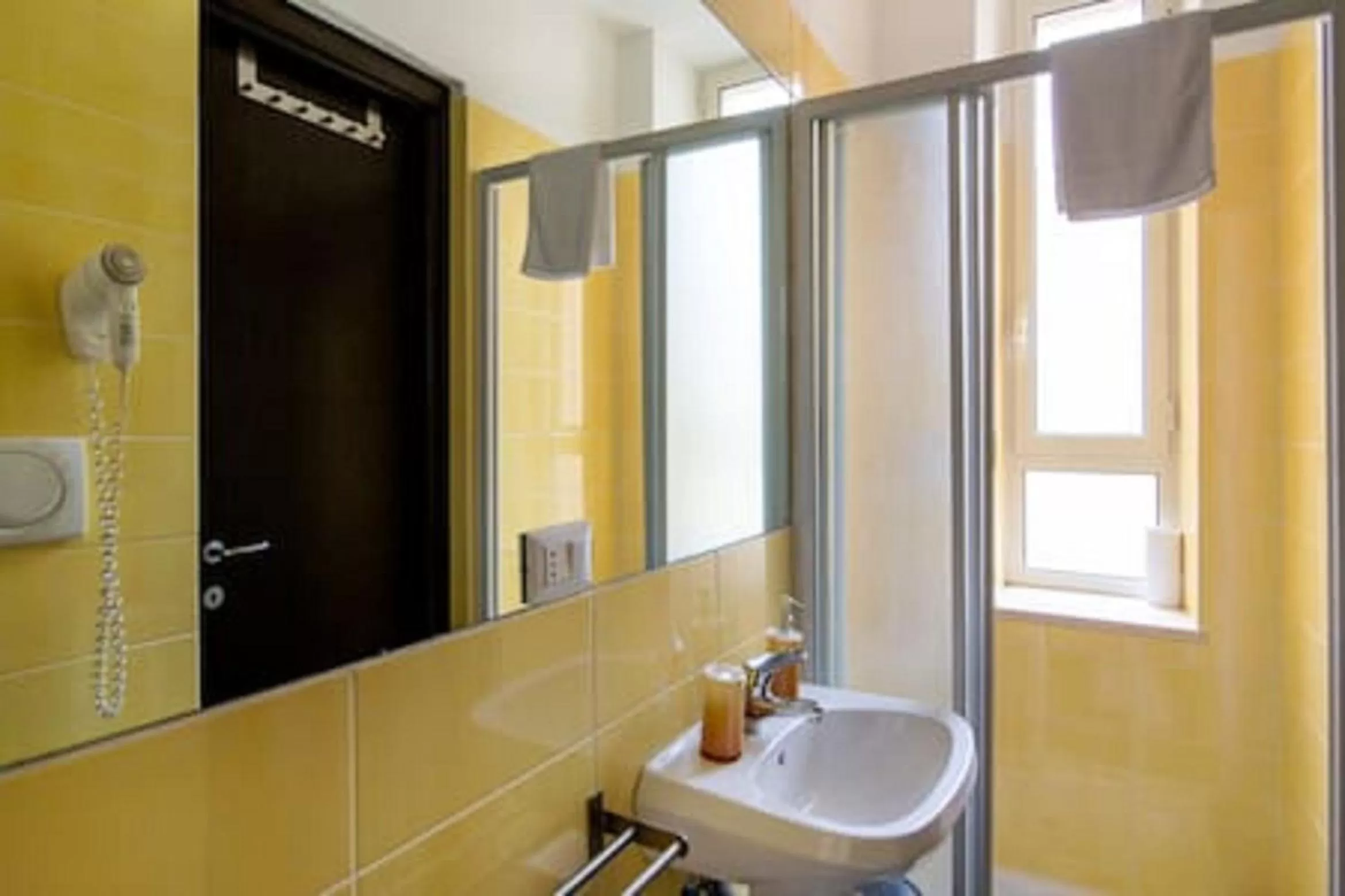 Bathroom in Guest House Rome by GHOR