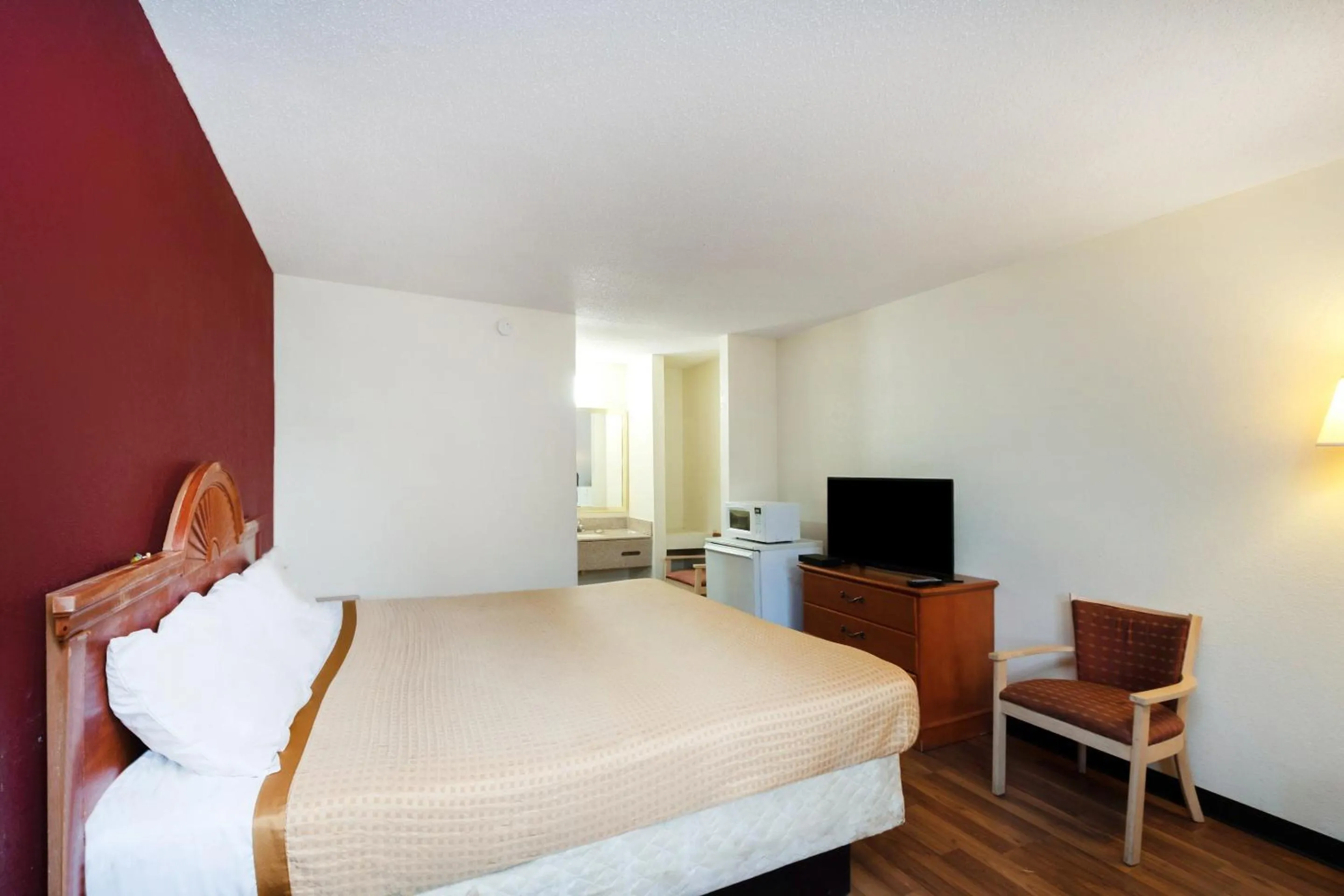 Bedroom, Bed in OYO Hotel Manning SC