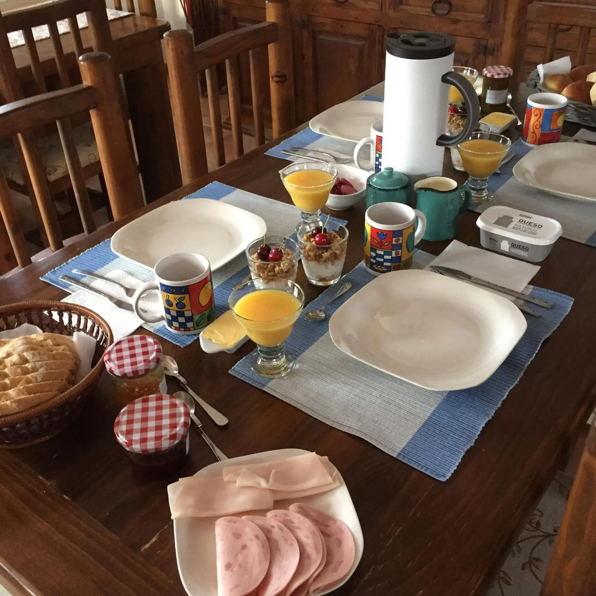 Buffet breakfast in Las Persianas Azules