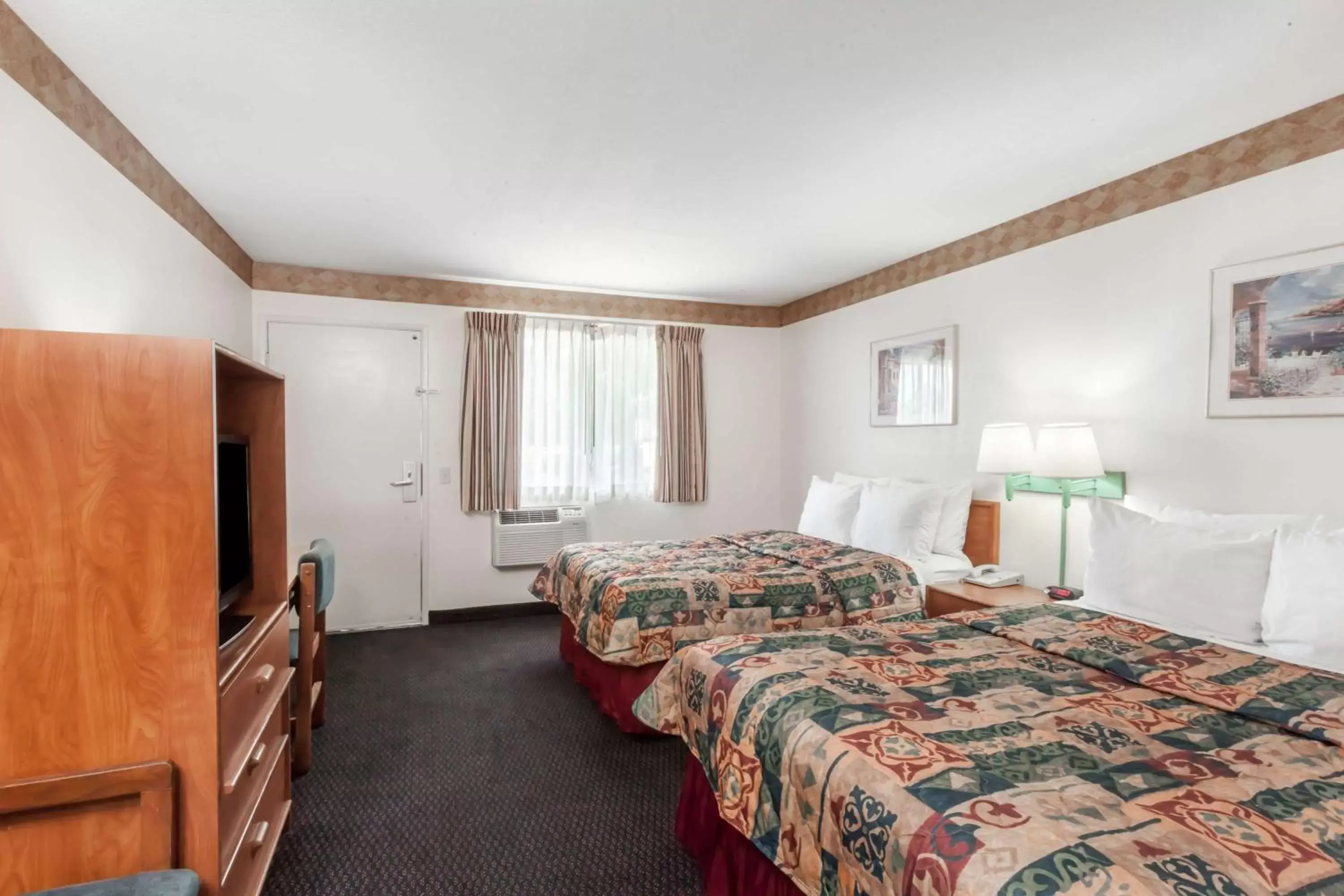 Double Room with Mobility/Hearing Impaired Access - Non-Smoking in Days Inn by Wyndham San Marcos