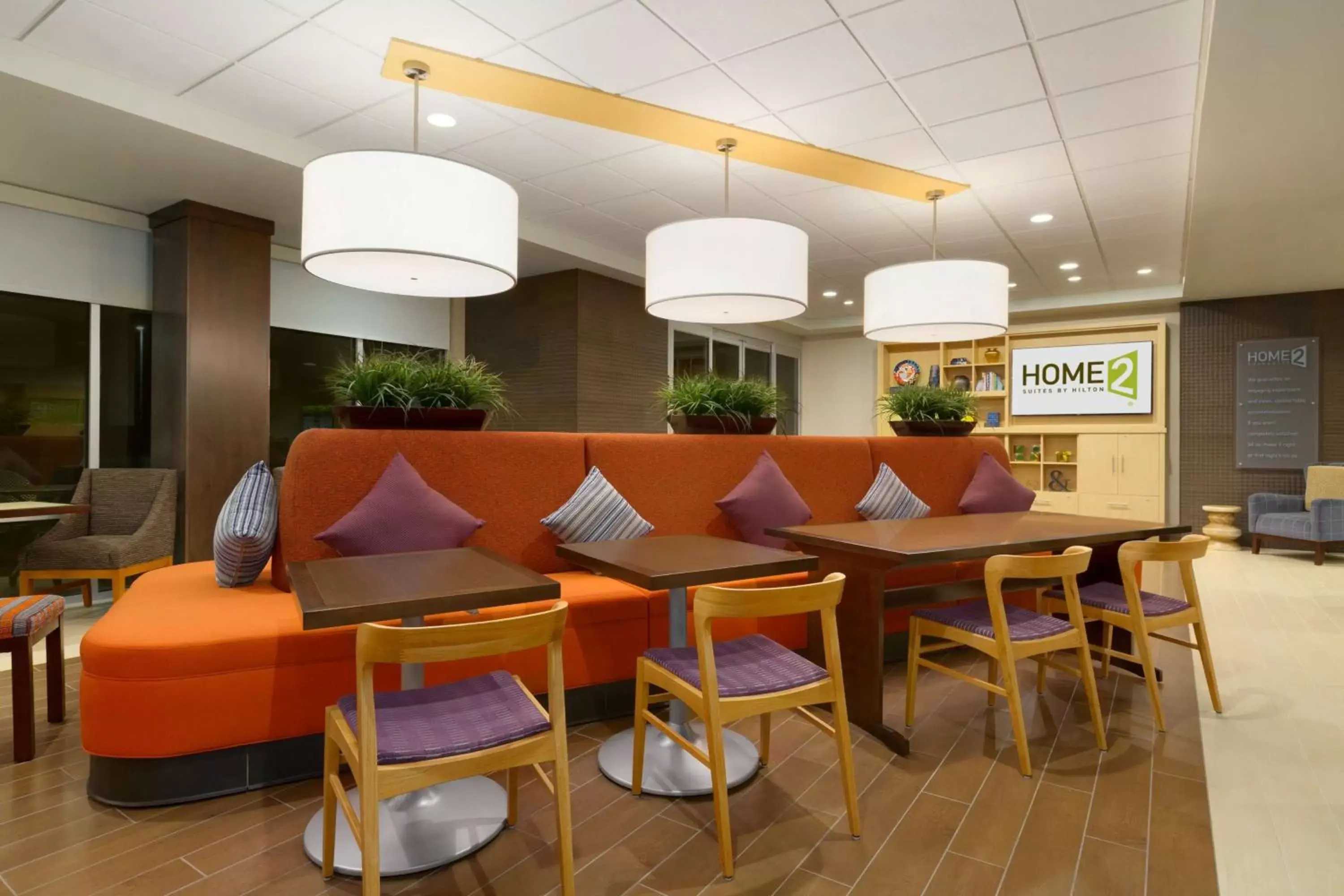 Lobby or reception, Lounge/Bar in Home2 Suites By Hilton Glendale Westgate