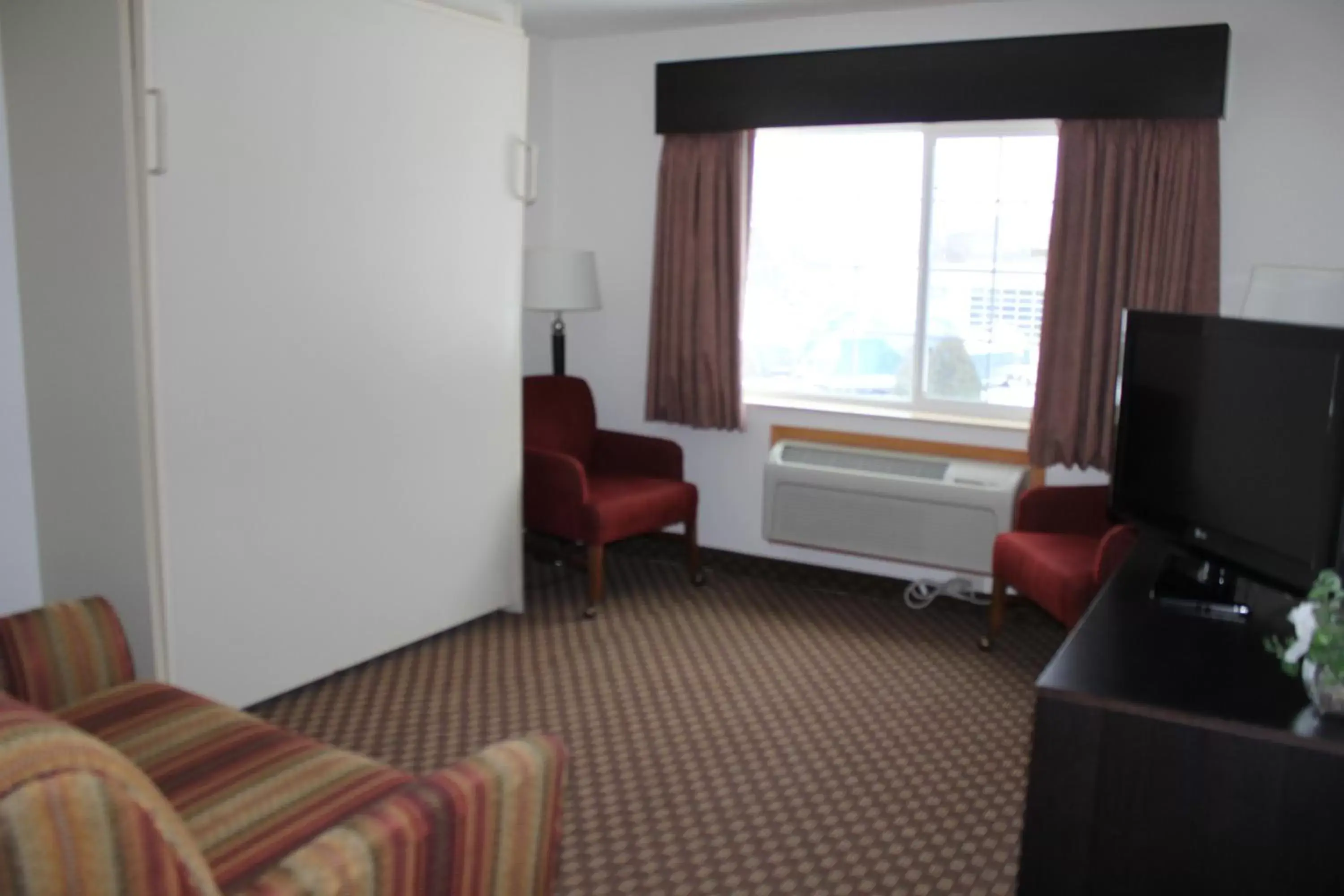 Seating area, TV/Entertainment Center in Nichols Inn of Red Wing