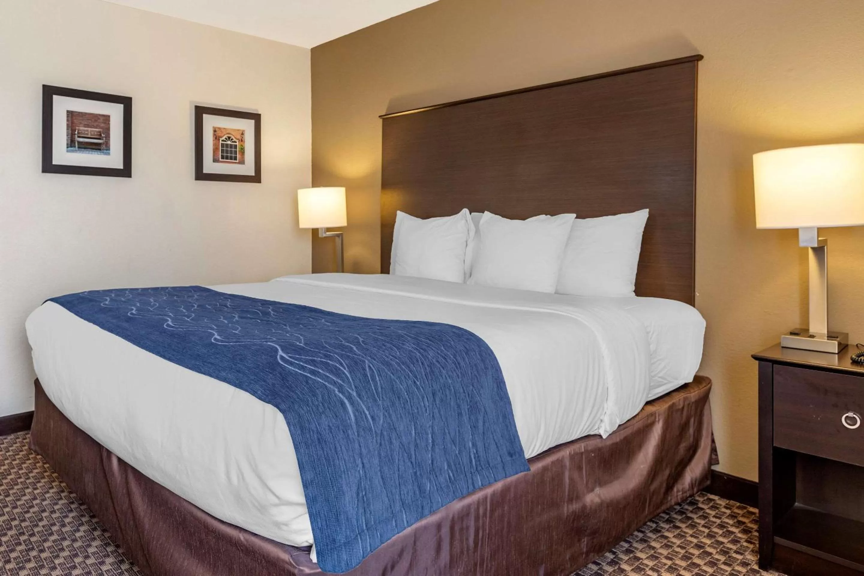 Photo of the whole room, Bed in Comfort Inn Wings Stadium