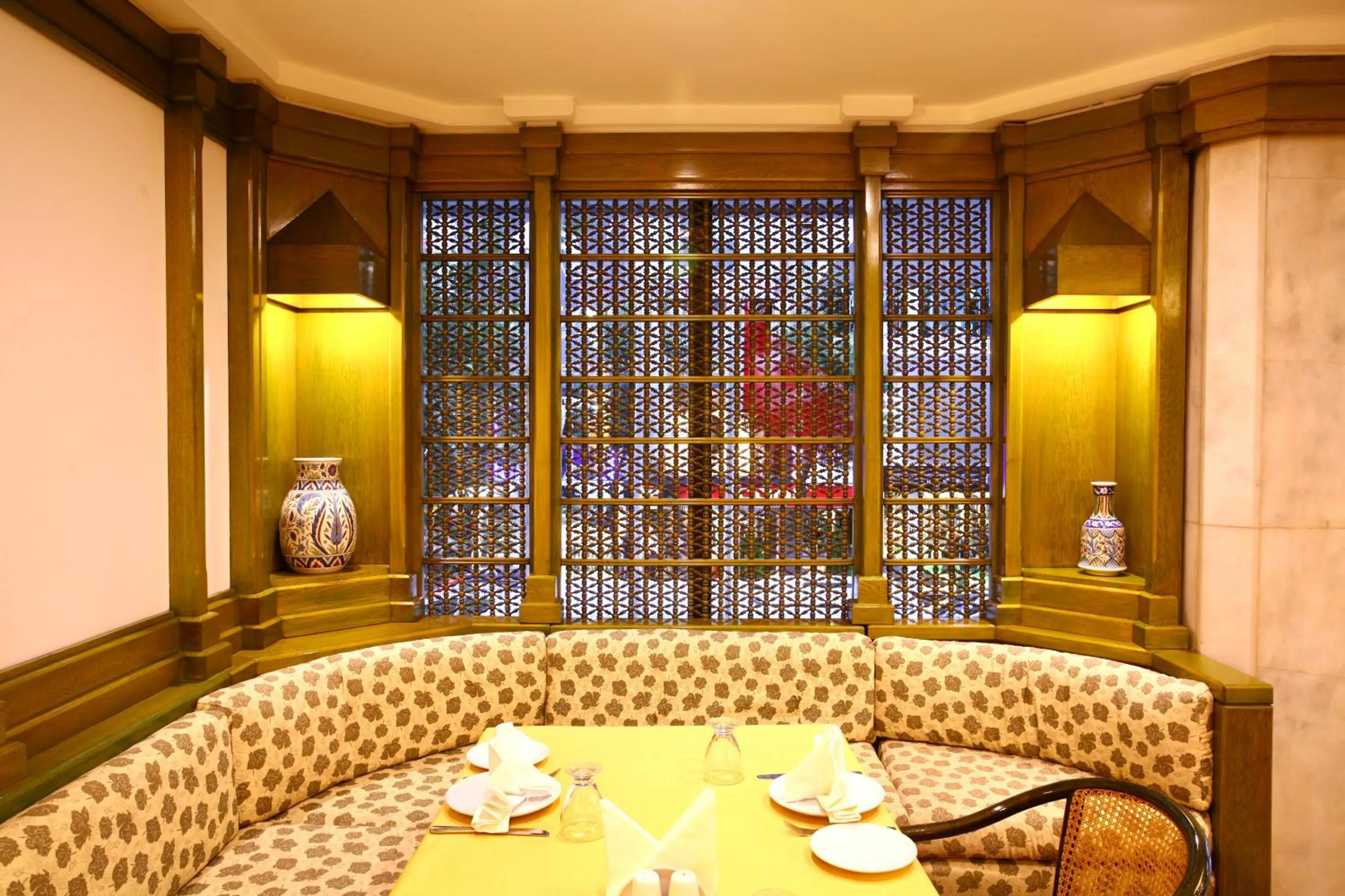 Restaurant/places to eat in Istanbul Royal Hotel