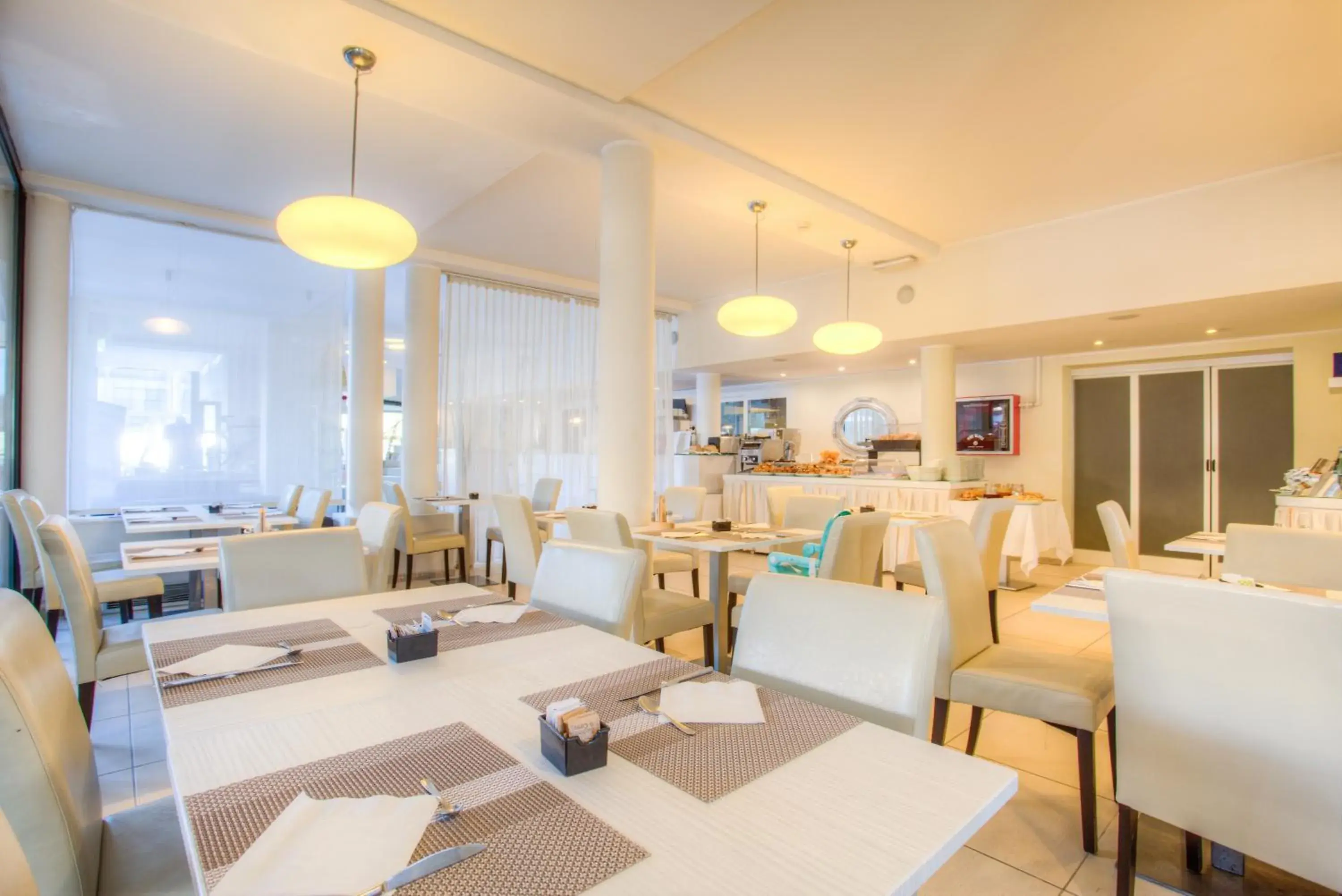 Restaurant/Places to Eat in Ferretti Beach Hotel