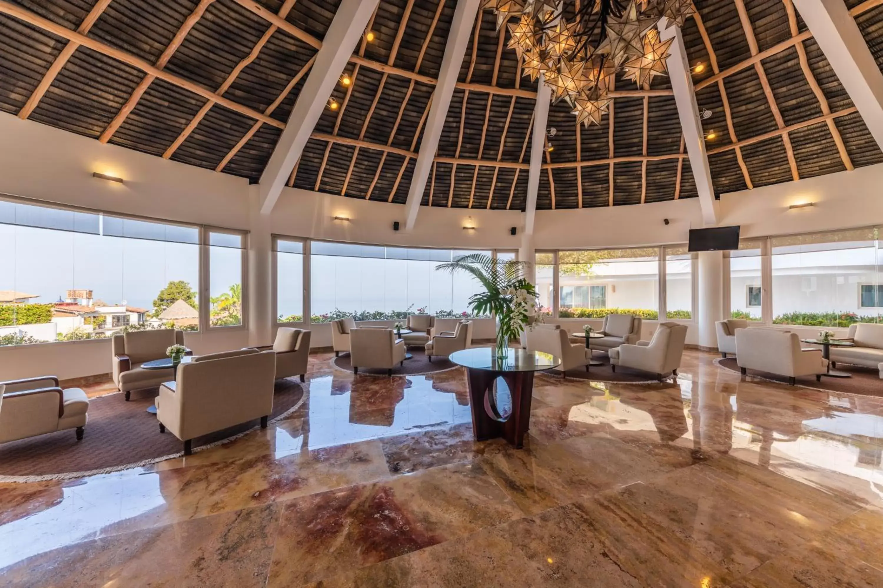 Lobby or reception, Restaurant/Places to Eat in Grand Miramar All Luxury Suites & Residences