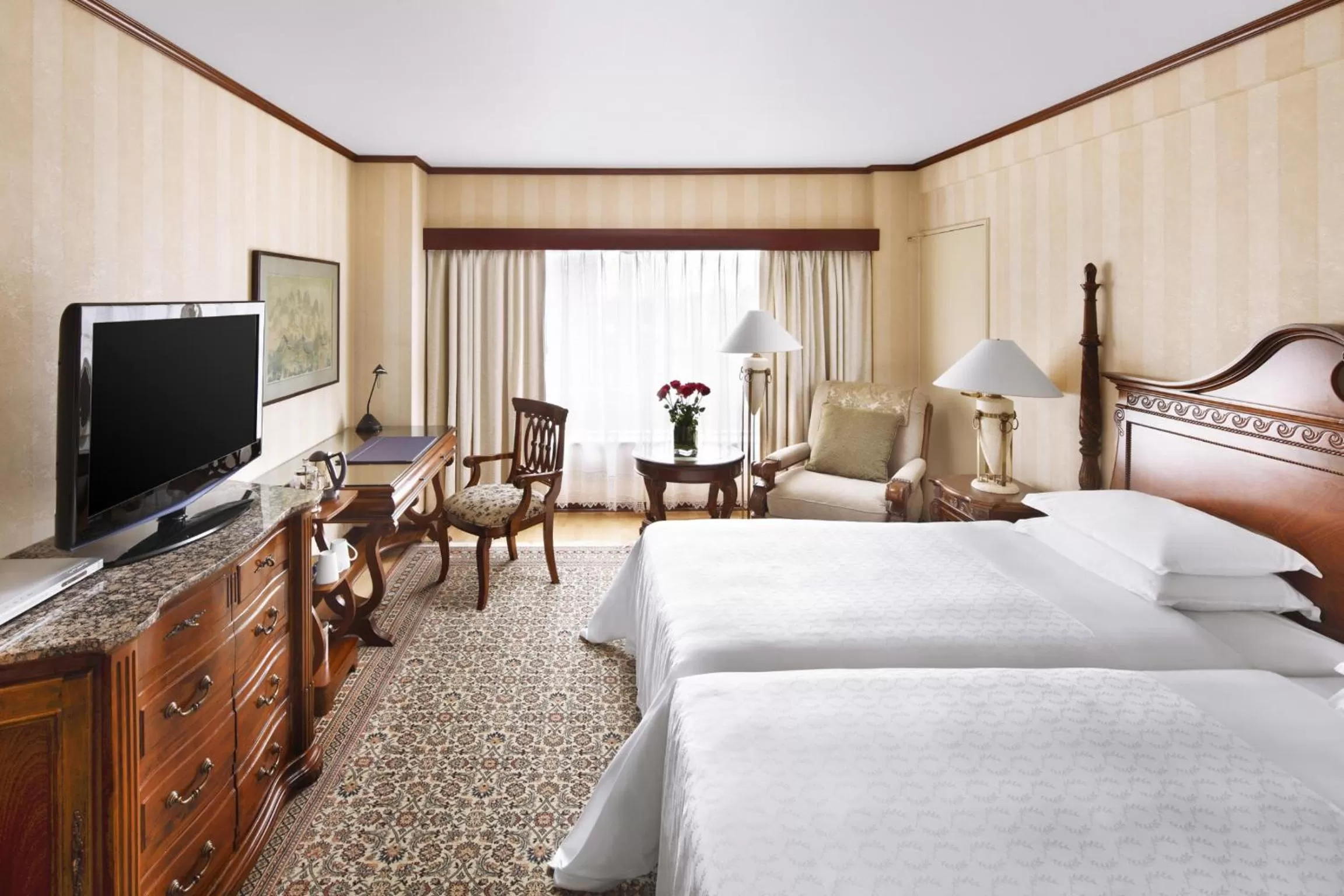 Bedroom in Hongqiao Jin Jiang Hotel (Formerly Sheraton Shanghai Hongqiao Hotel)