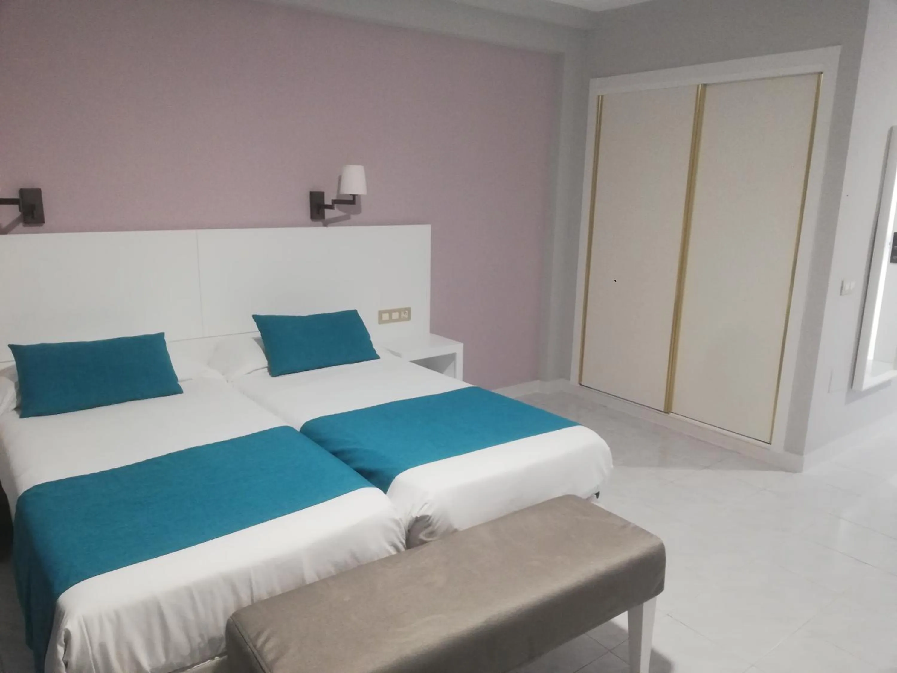 Photo of the whole room, Bed in Apartamentos Oceano - Adults Only - Sólo Adultos