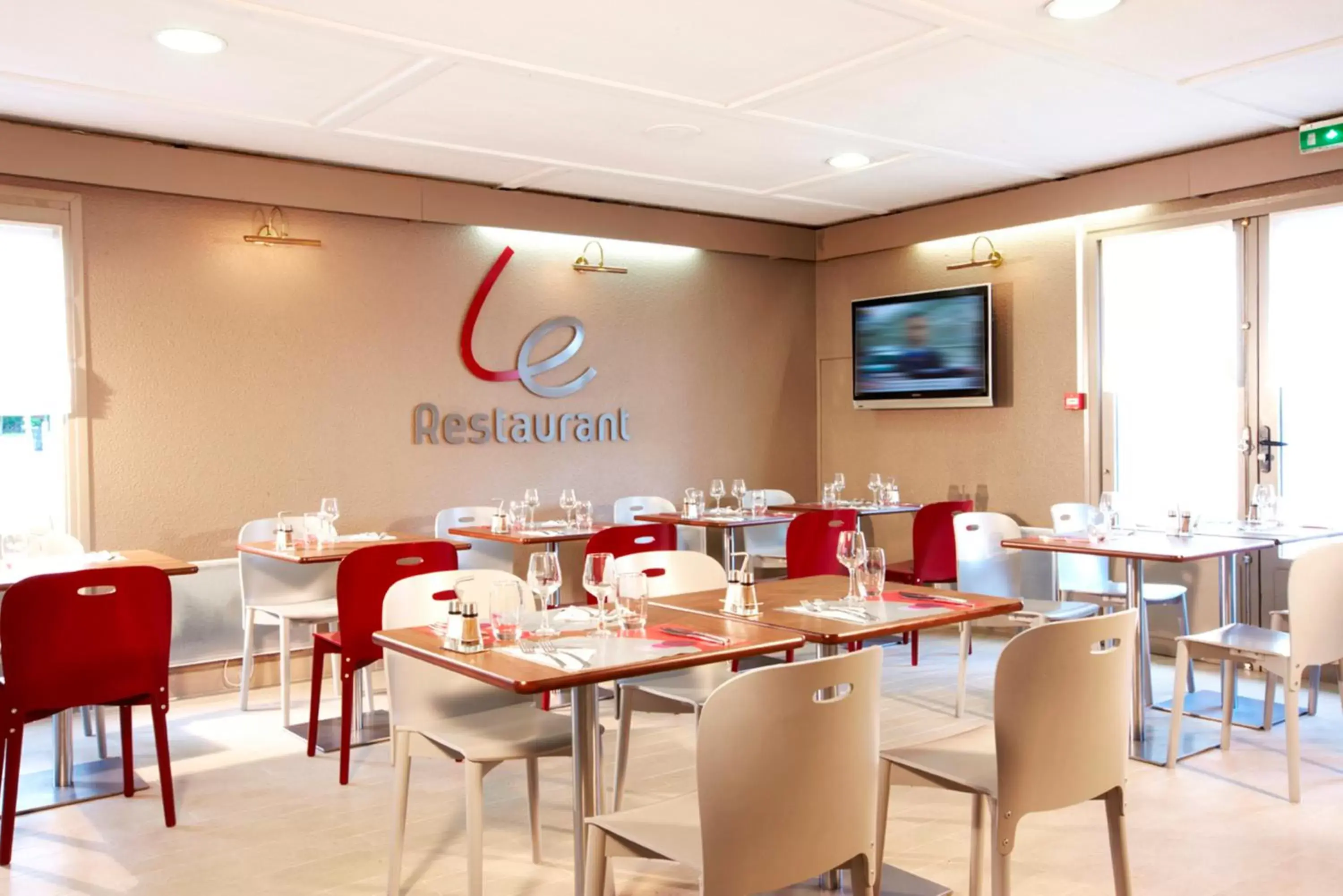 Restaurant/Places to Eat in Campanile Lyon Dardilly Porte De Lyon