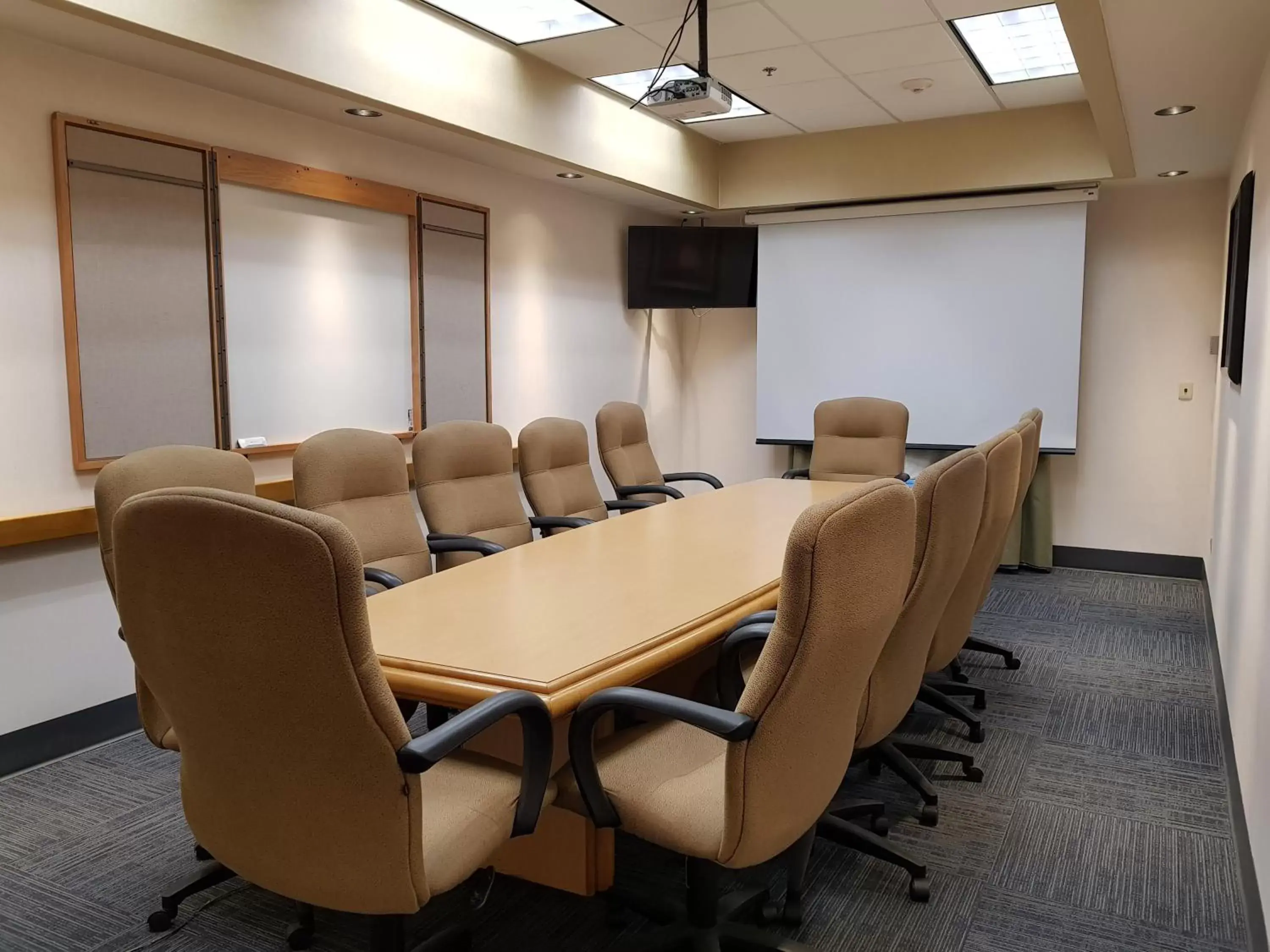 Meeting/conference room in Holiday Inn Express Saltillo Zona Aeropuerto, an IHG Hotel