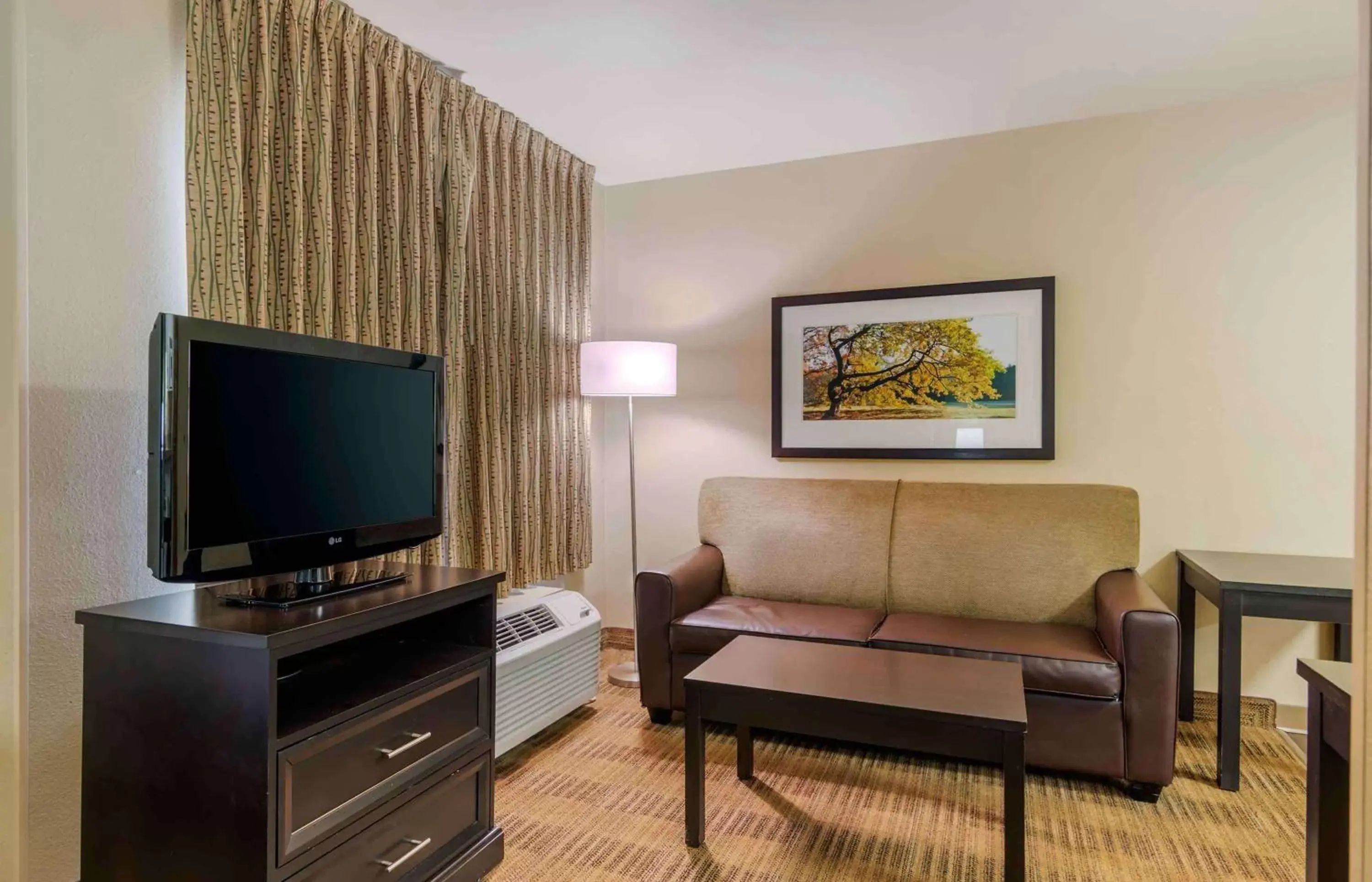 Bedroom, TV/Entertainment Center in Extended Stay America Suites - Atlanta - Buckhead
