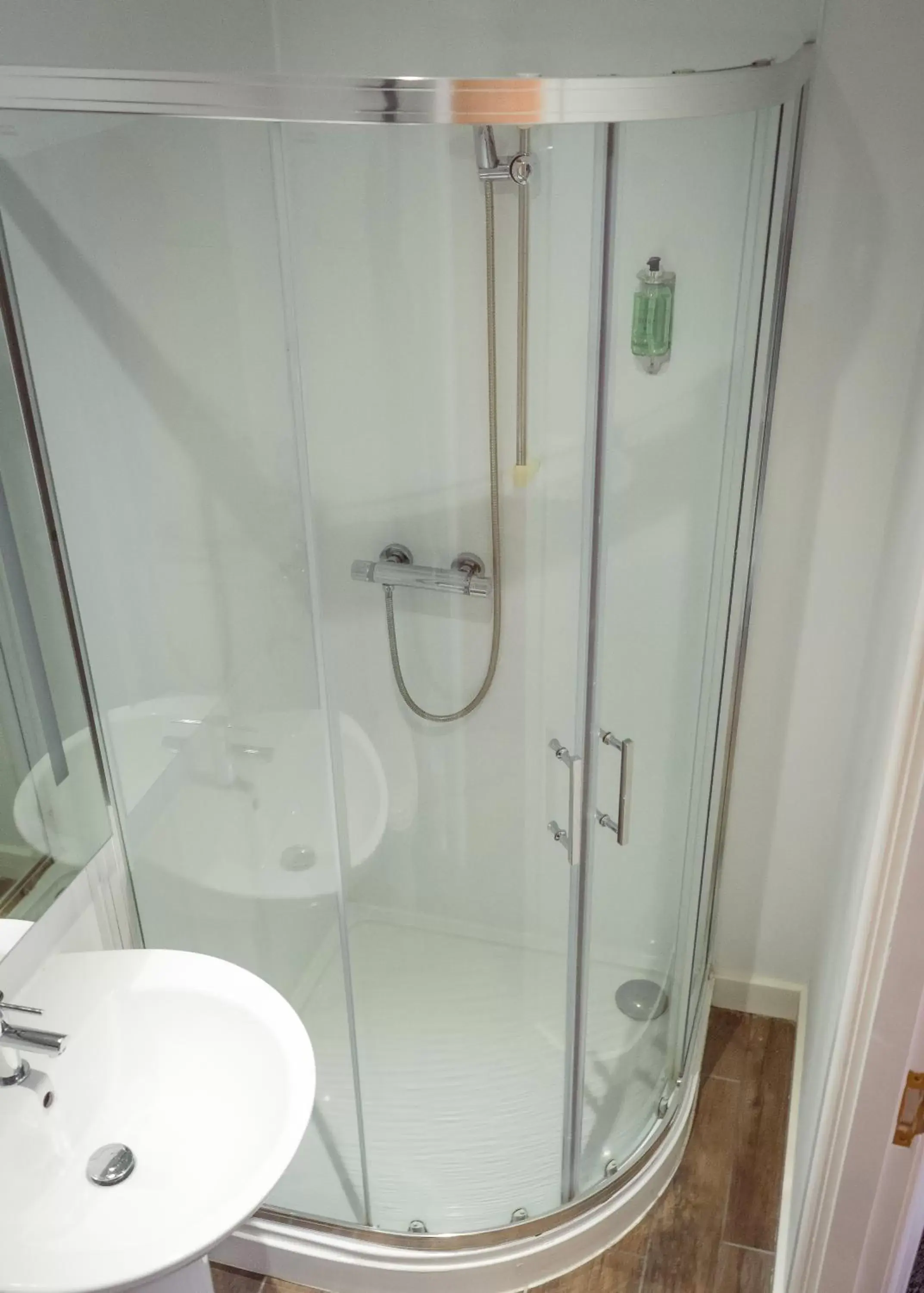 Shower, Bathroom in Firth Hotel & Restaurant