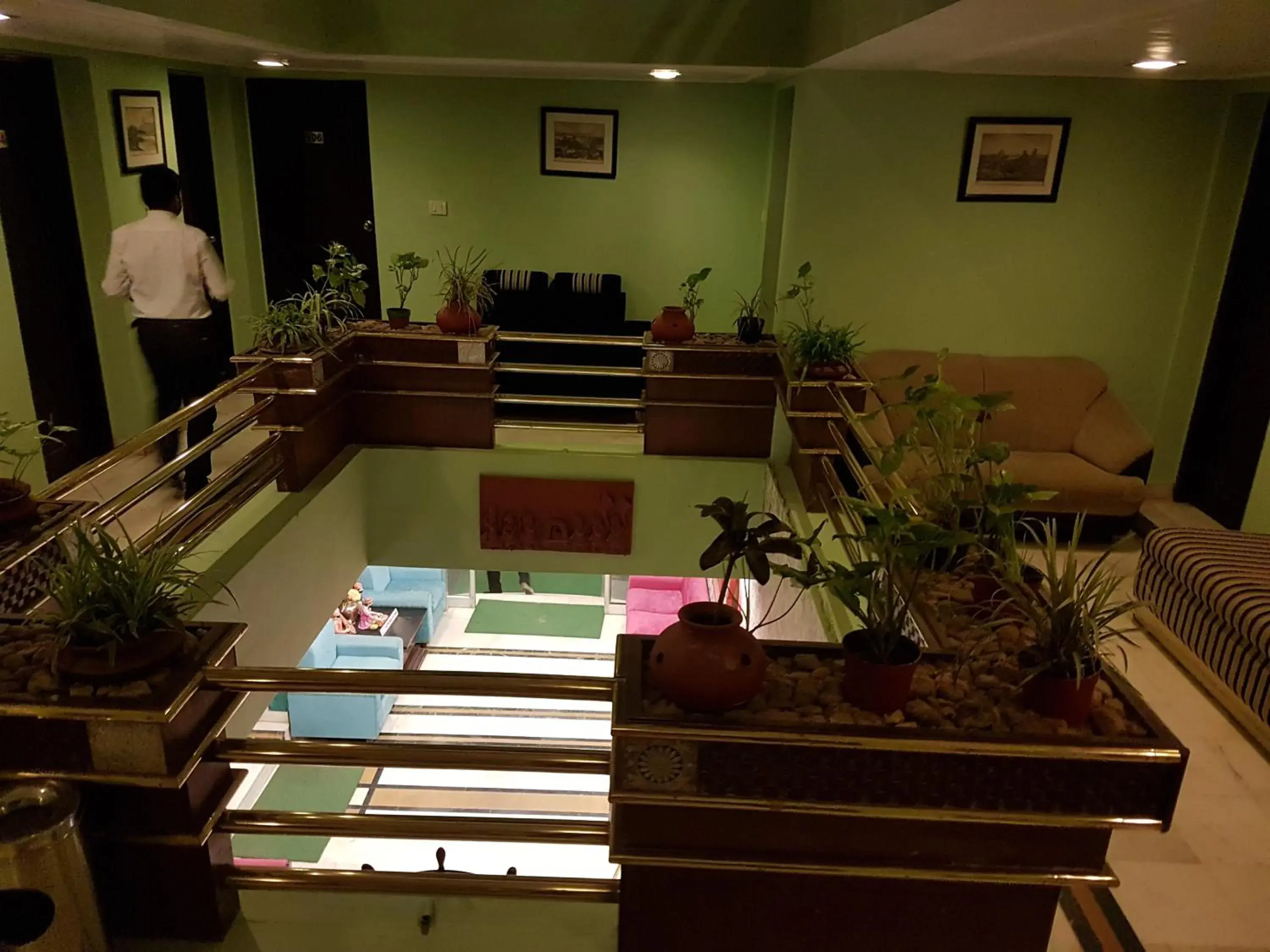 Restaurant/Places to Eat in Chacha Inn - The Garden Retreat