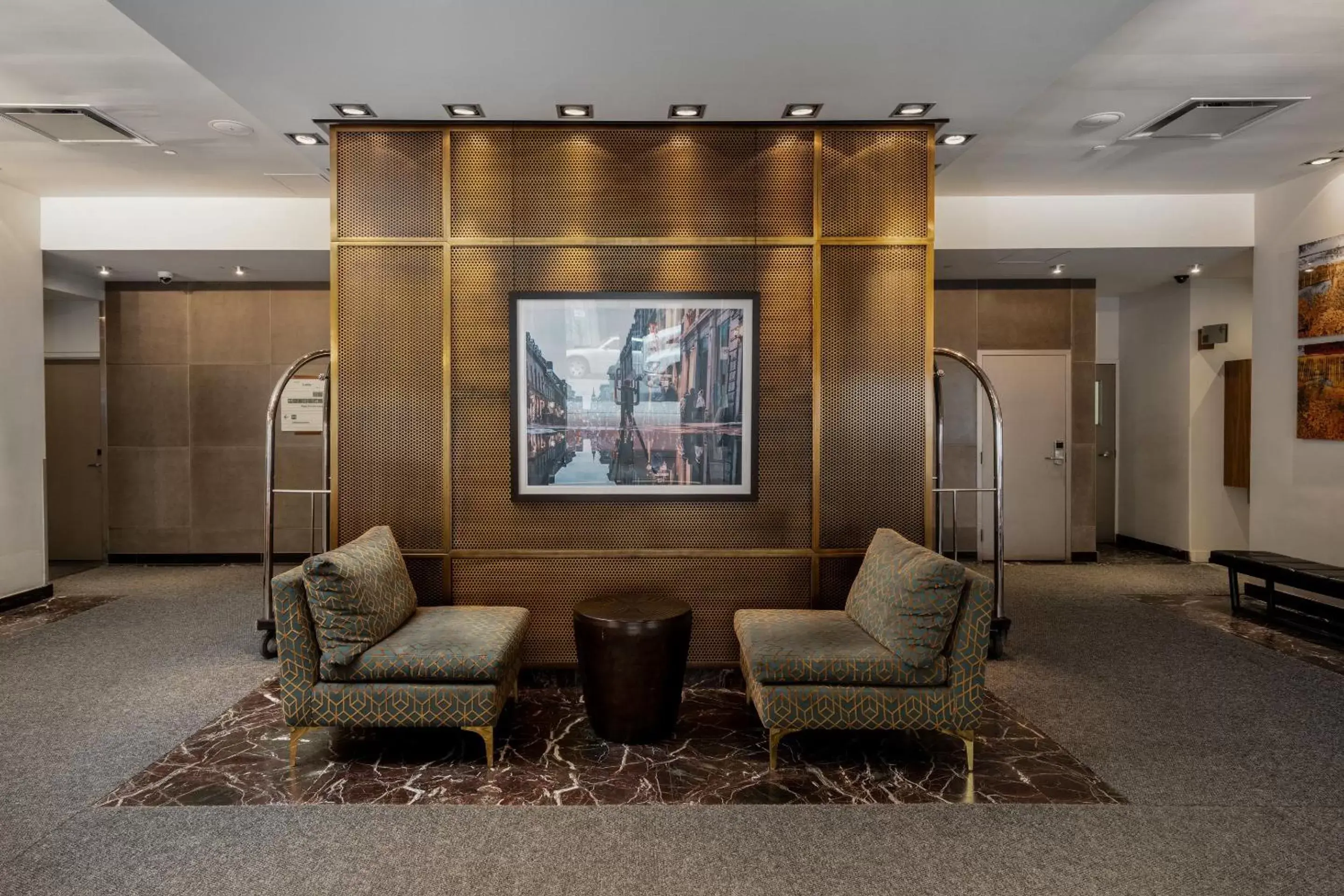 Lobby or reception, Seating Area in Hôtel 2170 Lincoln Downtown Montreal