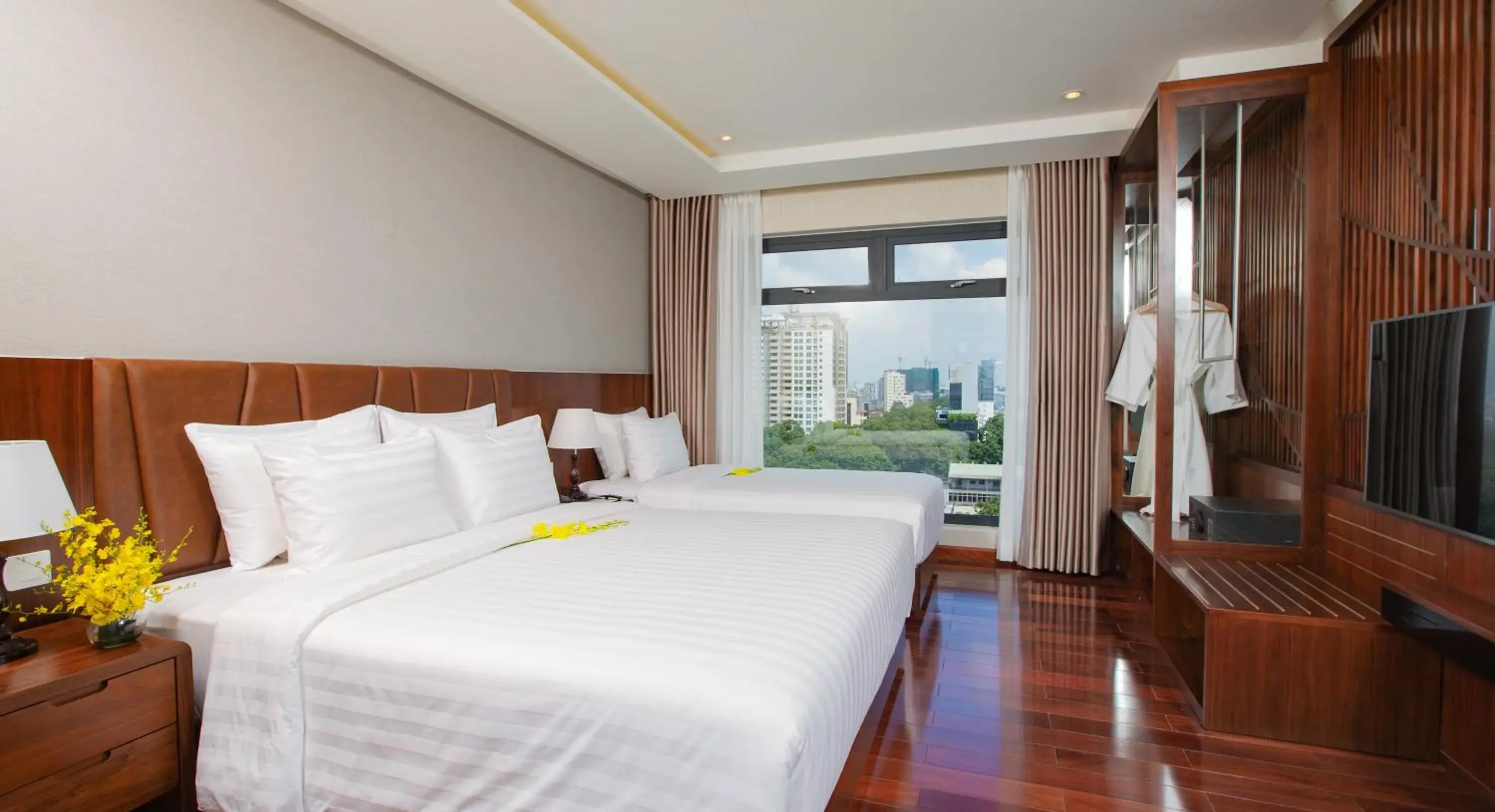 Orchids Suite with City View in Orchids Saigon Hotel