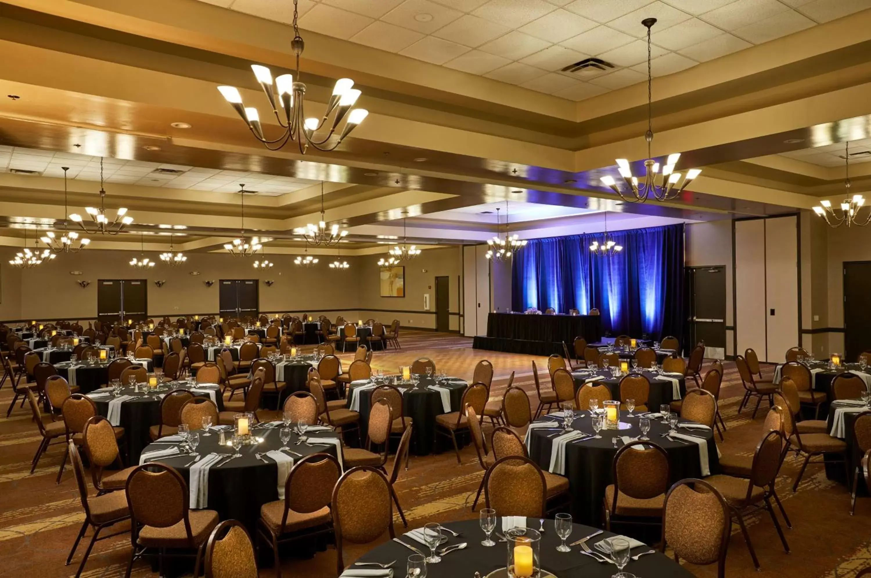 Meeting/conference room, Restaurant/Places to Eat in Embassy Suites by Hilton Phoenix Scottsdale