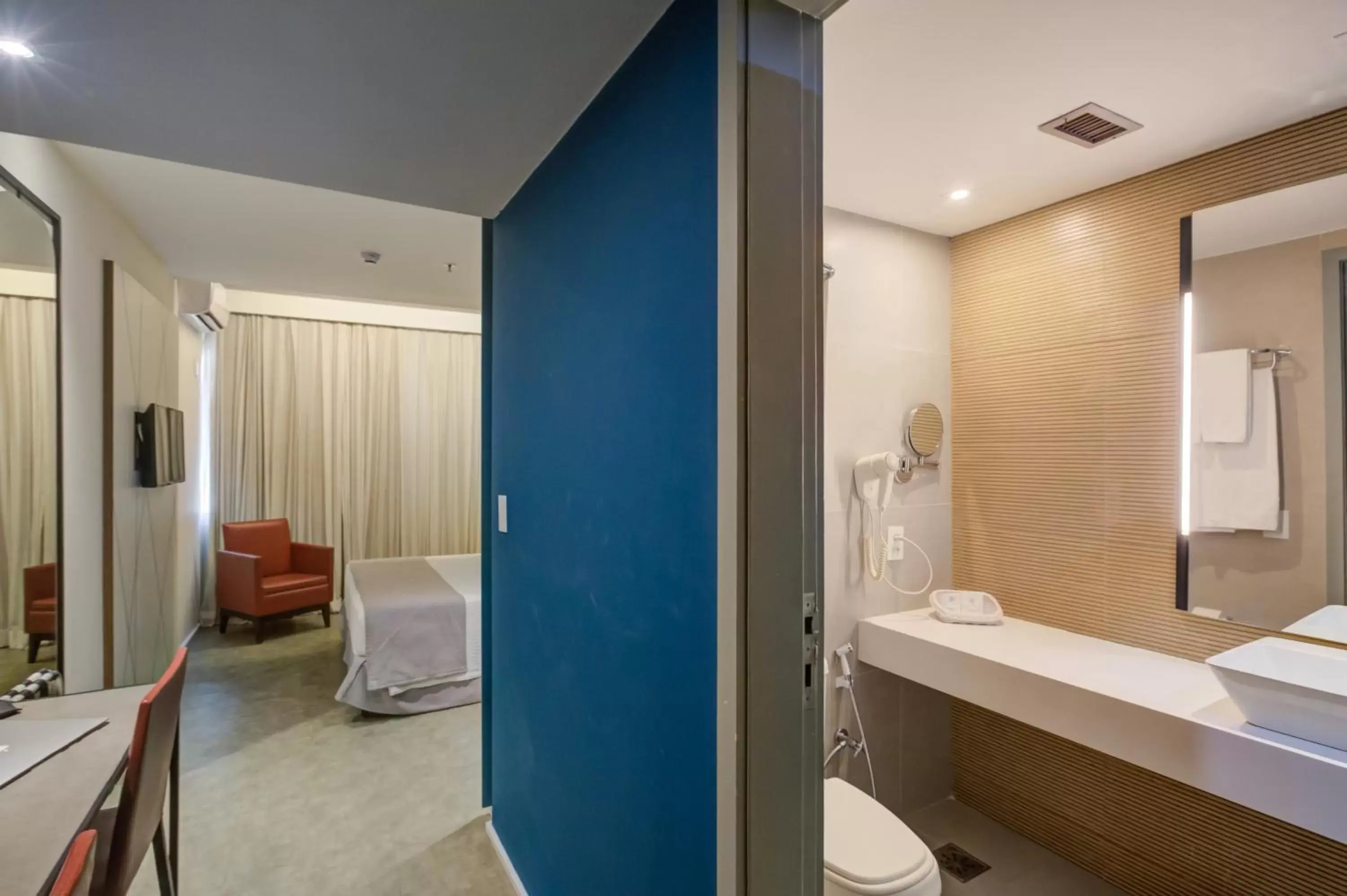 Bed, Bathroom in Rio Design Copacabana Hotel