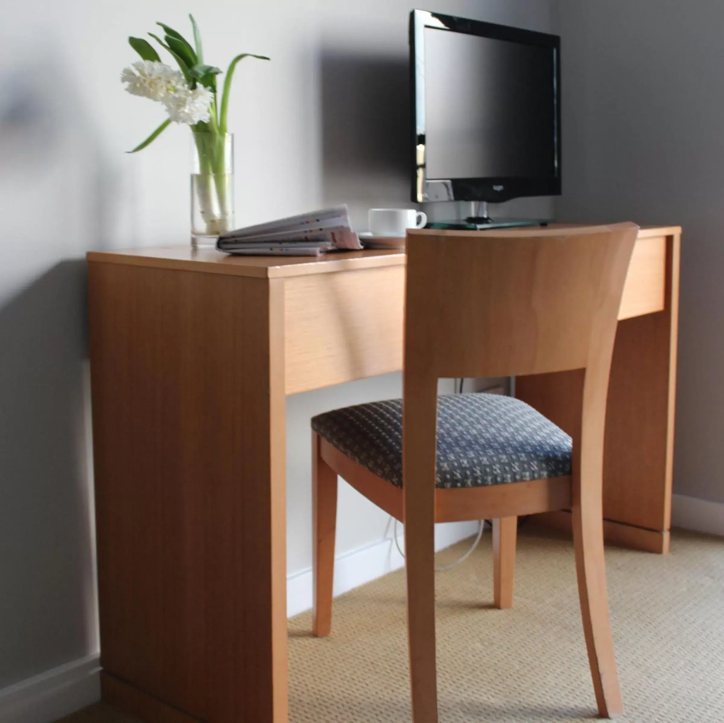 Bedroom, TV/Entertainment Center in The Premier Hotel Broadmeadow