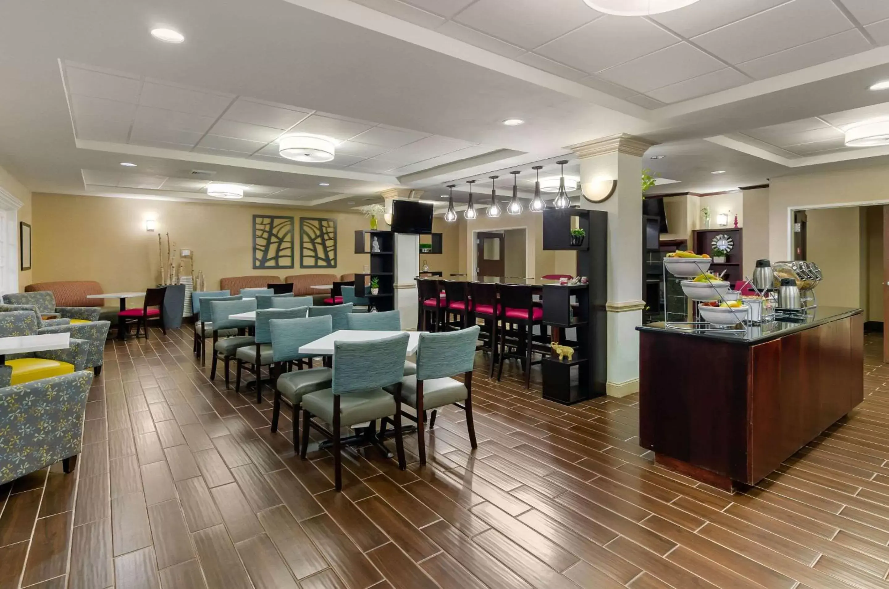 Restaurant/Places to Eat in Comfort Suites Abingdon I-81