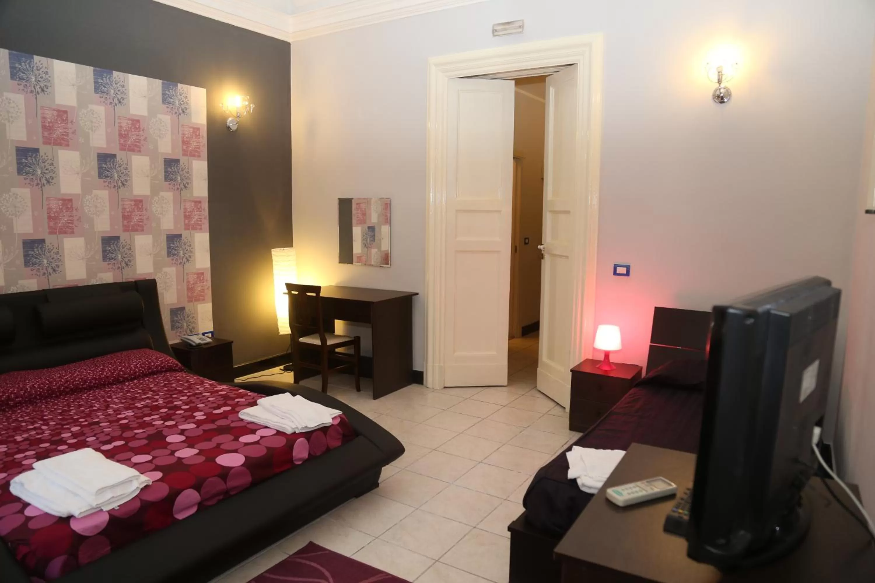 Bedroom, Bed in Hotel Sangiuliano 132 centro storico Catania