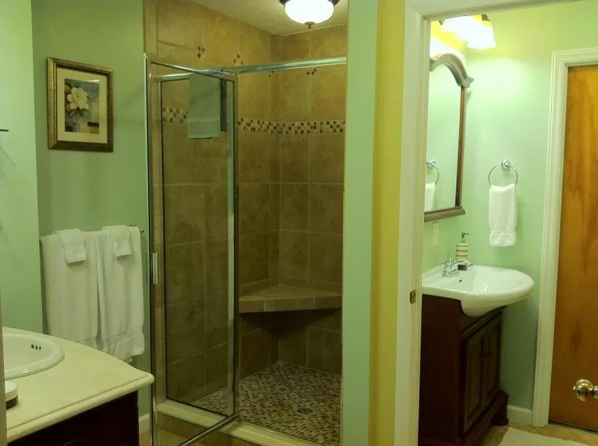 Bathroom in Brookside Mountain Mist Inn