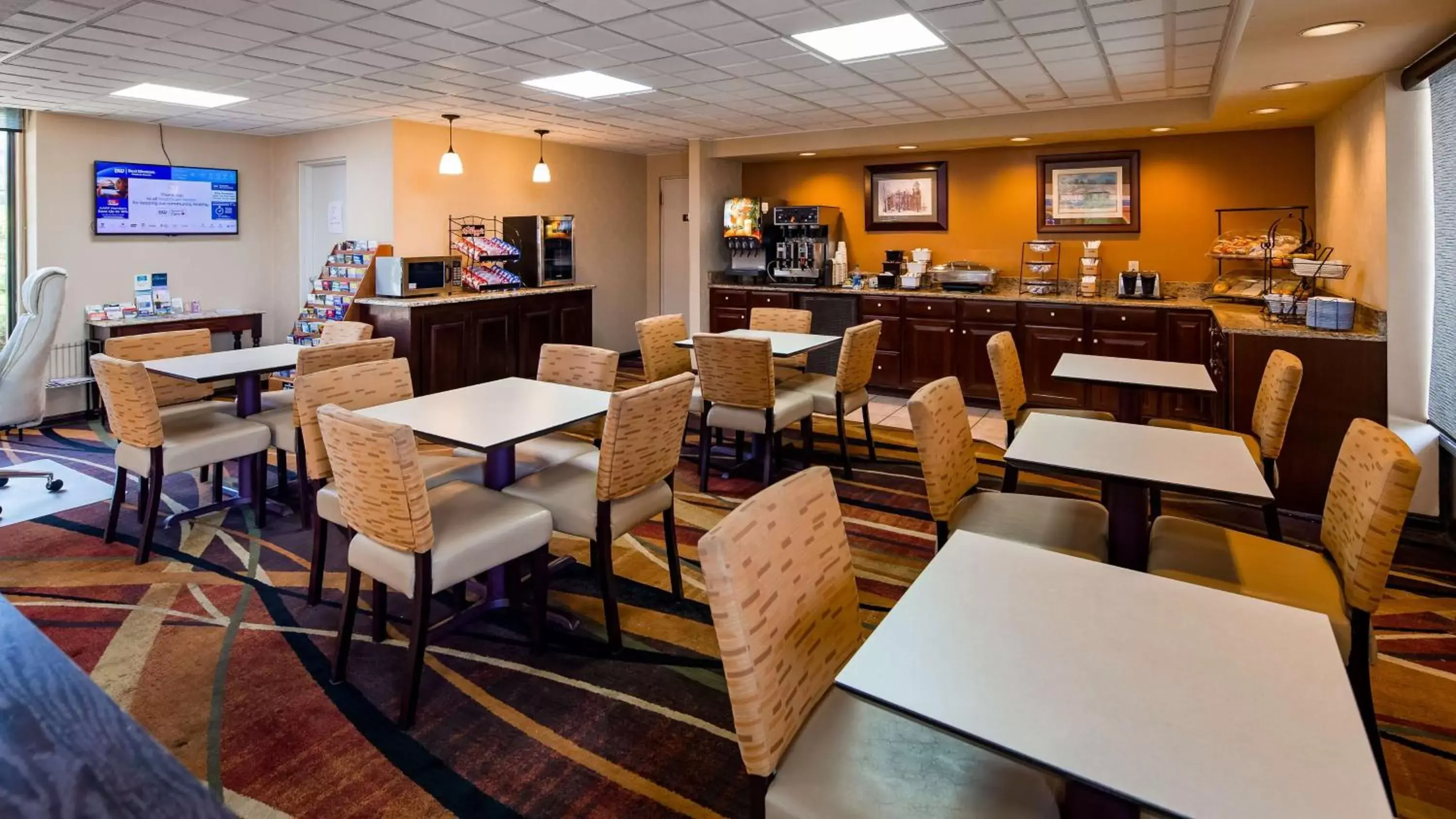 Dining area, Restaurant/Places to Eat in Best Western Thunderbird Motel