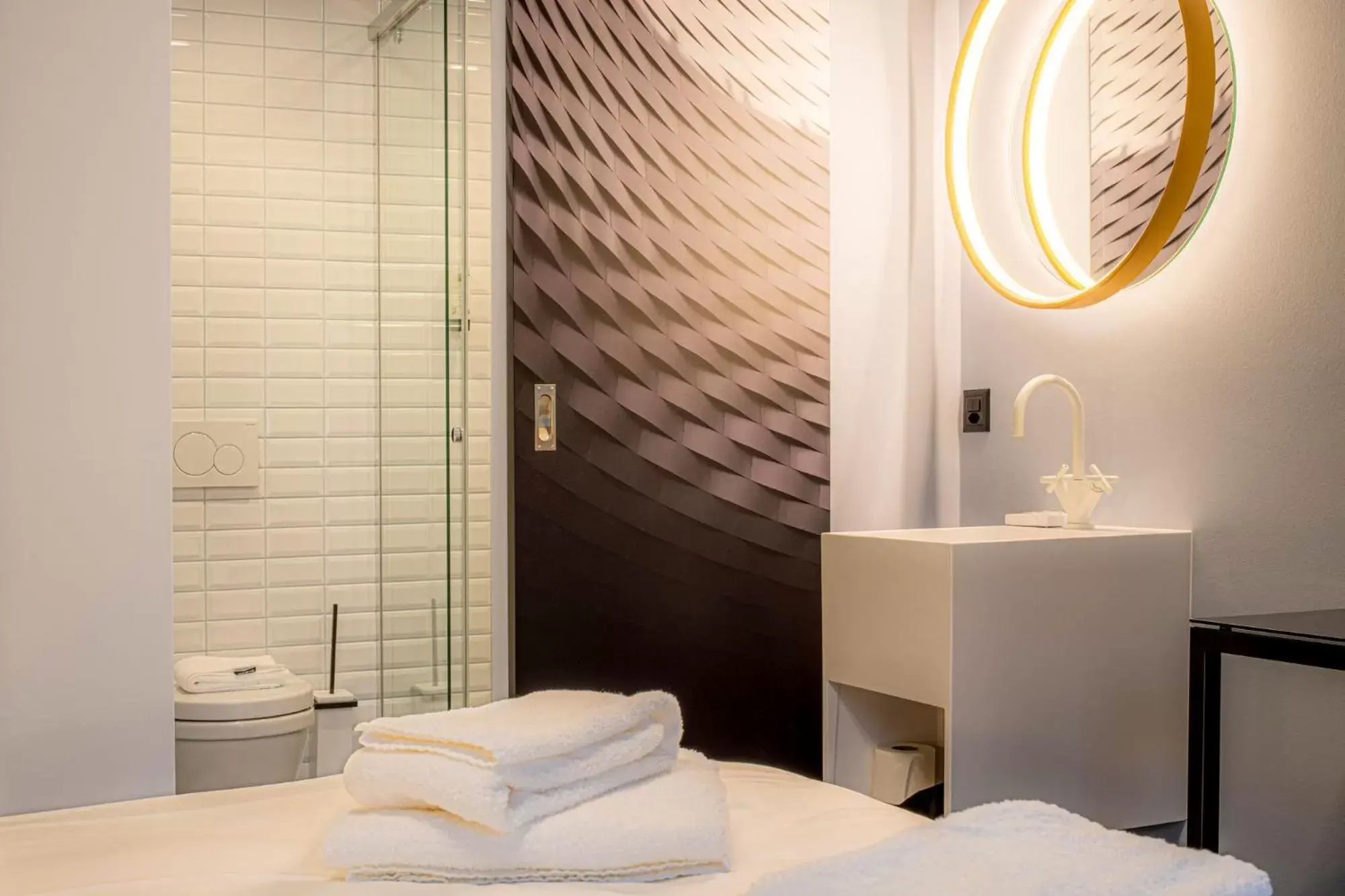 Bed, Bathroom in BLOOM Boutique Hotel & Lounge Basel