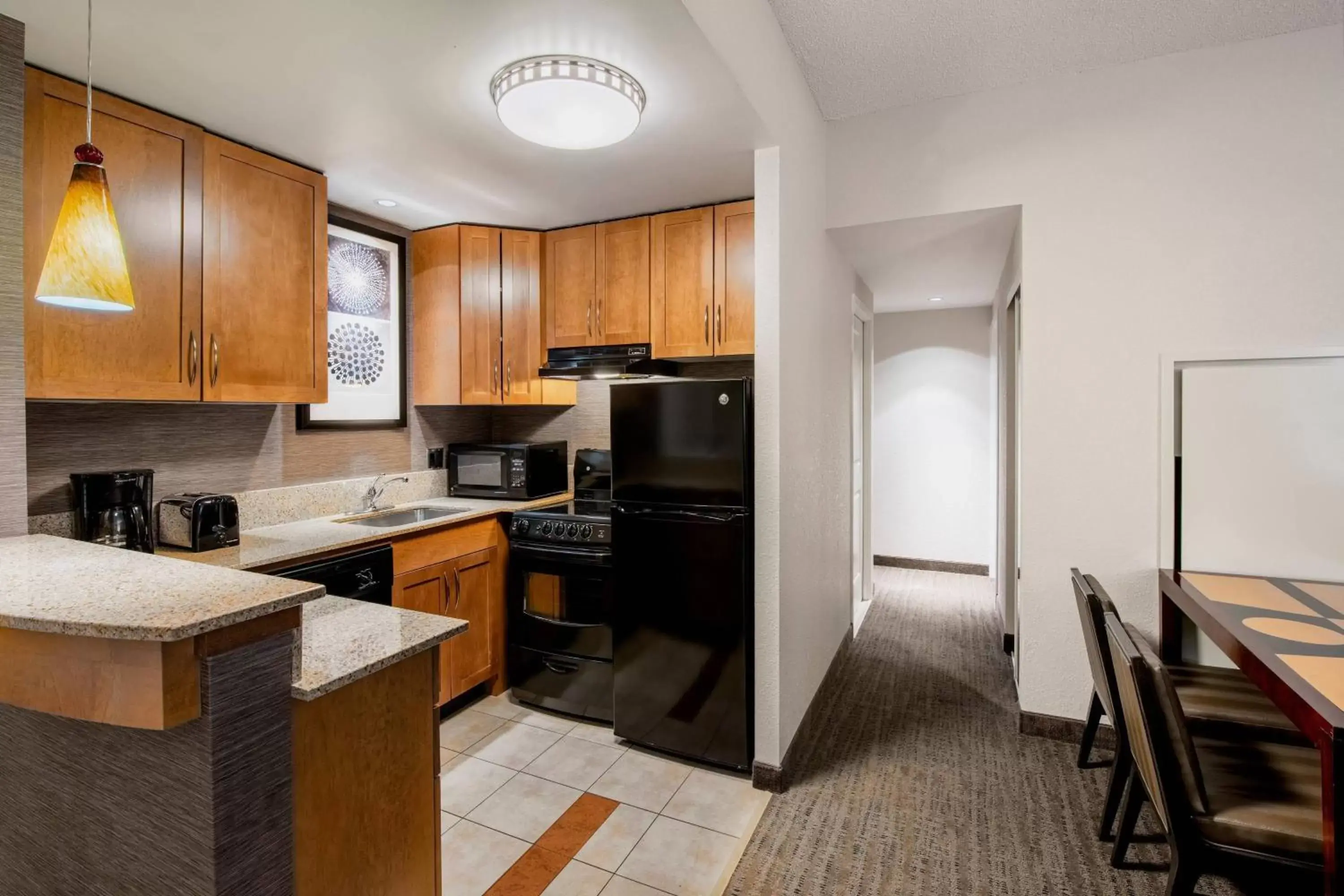 Bedroom, Kitchen/Kitchenette in Residence Inn by Marriott Kingston Water's Edge