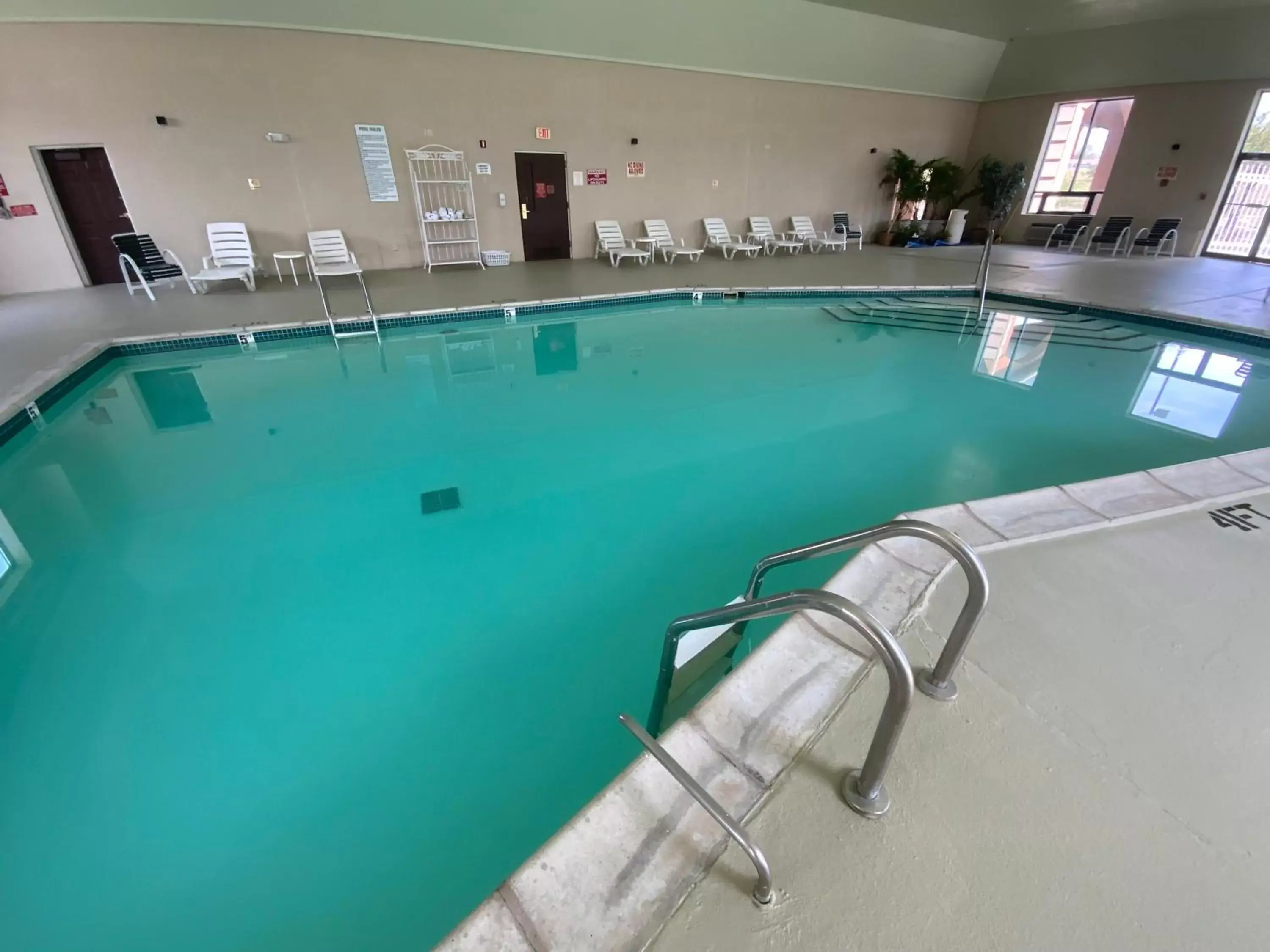 Swimming Pool in Quality Inn & Suites University/Airport