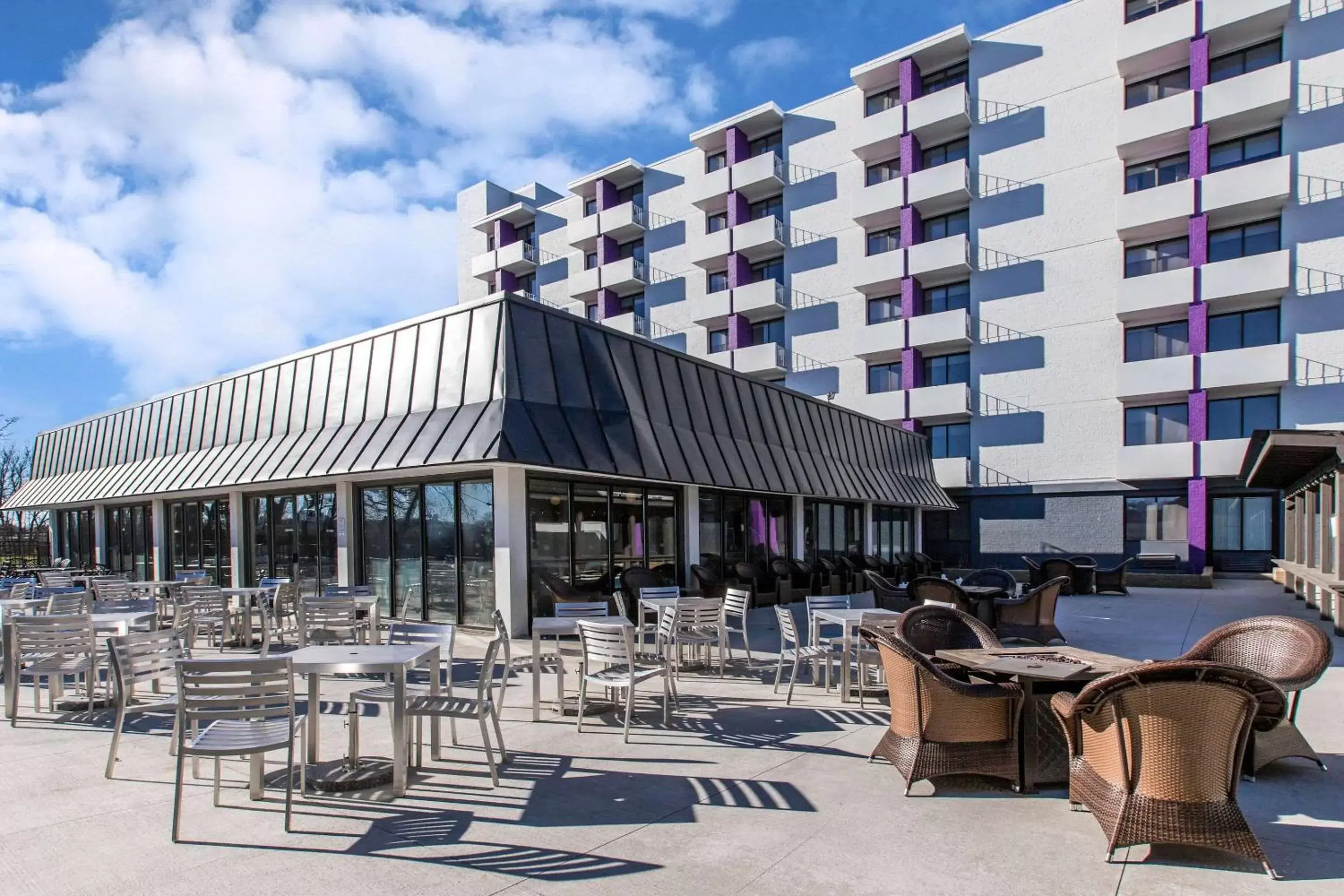 Property building in Radisson Hotel Grand Rapids Riverfront