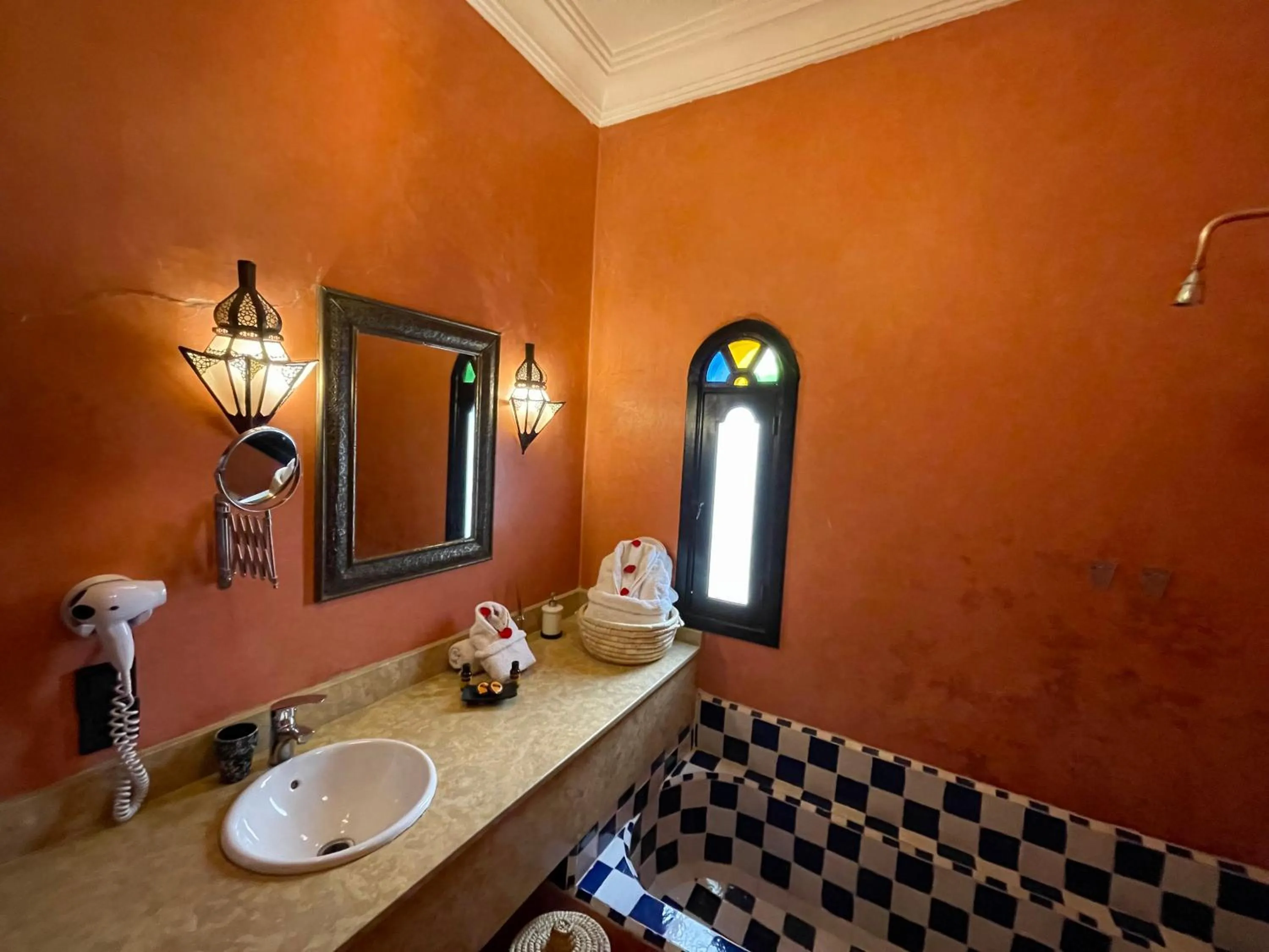 Bathroom in Riad Dar Foundouk and Spa