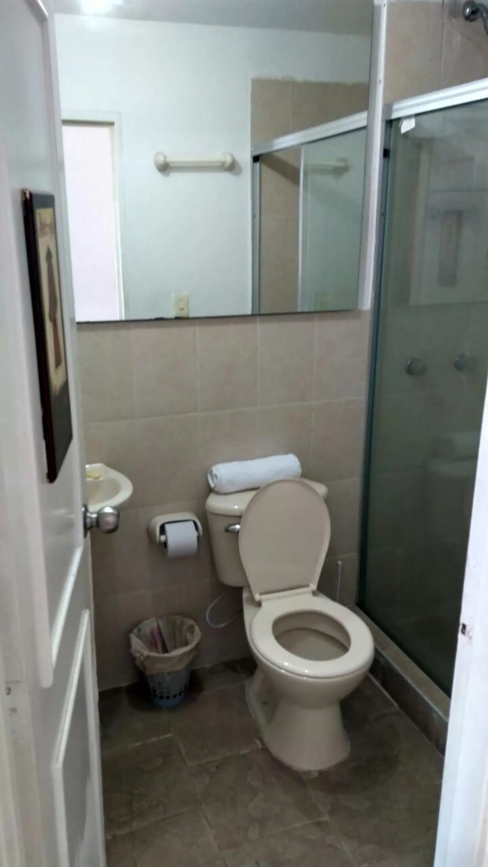 Shower in Arco Apartasuites