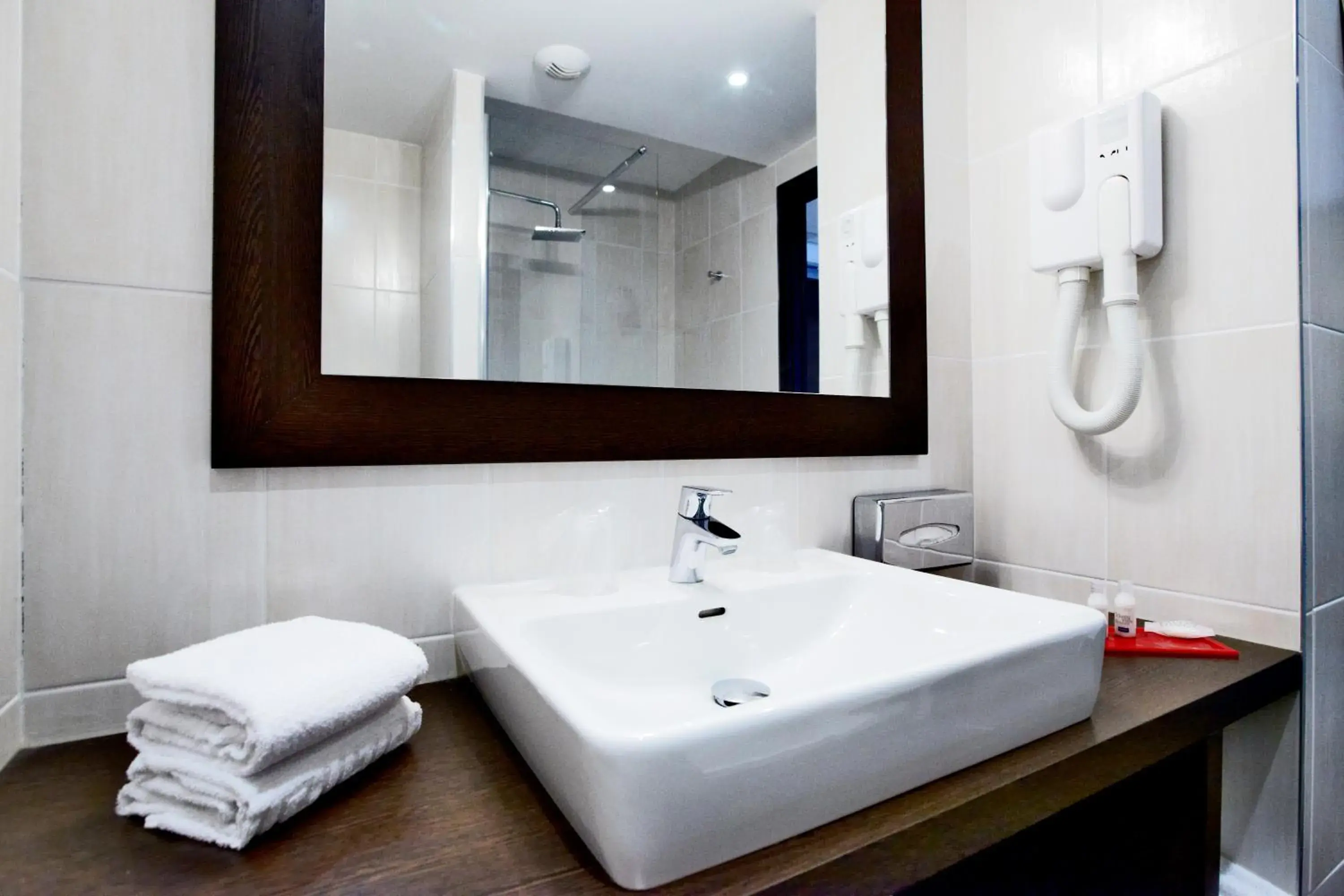 Bathroom in Kyriad Design Enzo Thionville